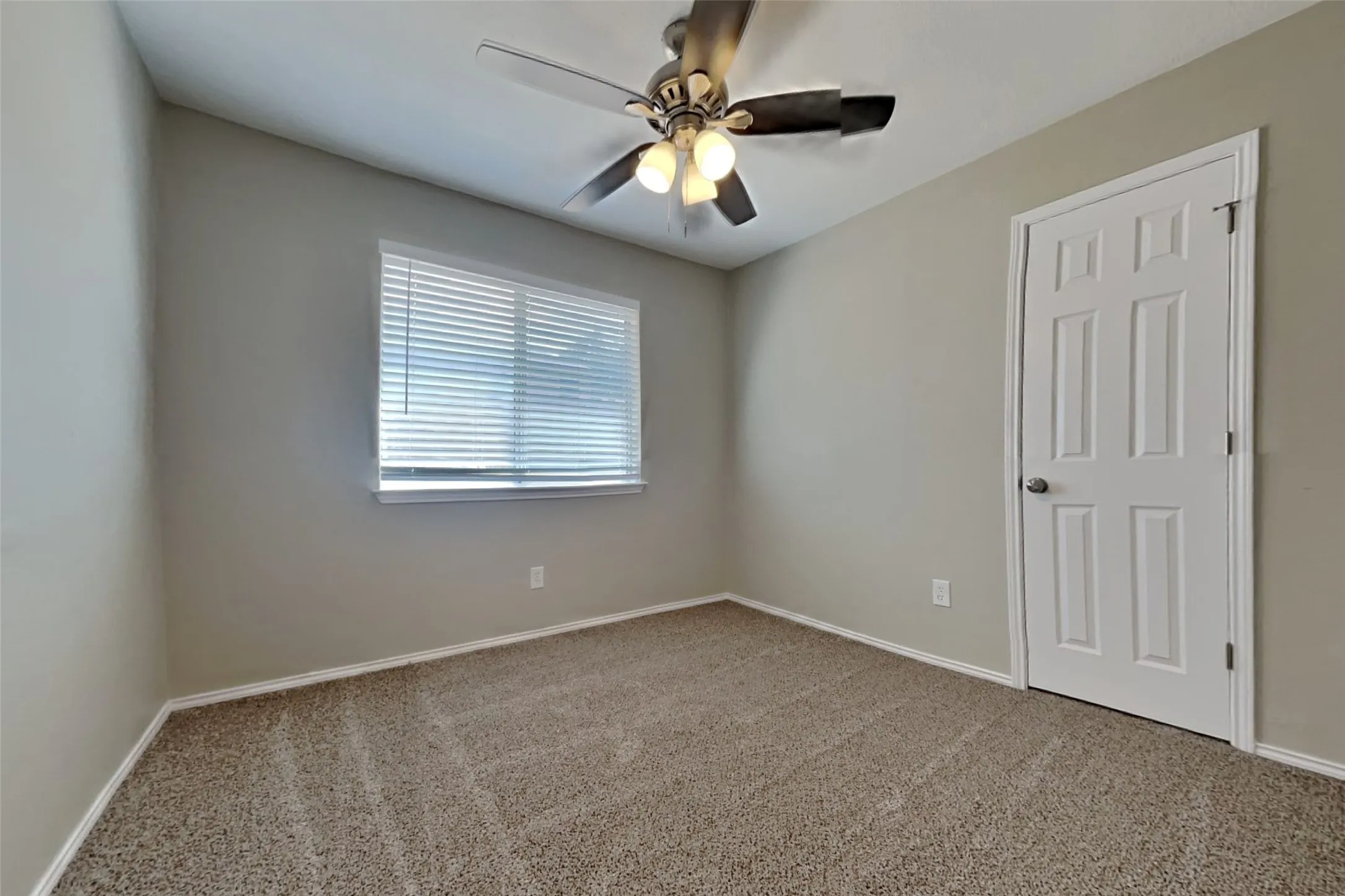 Single Family Residence For Rent in Tarrant County , 320 Faircrest Drive, Arlington, Texas 76018, 3 Bedroom, 2 Bathroom, 2 Garage spaces, 1,228 Sqft, built in 1991, mls#21393828, Real Estate Agent in Arlington, Homes For Rent in Tarrant county, Homes For Rent in Arlington, Realtor in Arlington Texas, Real Estate Brokerage Independent Realty Texas, Luminita Cordes Realtor