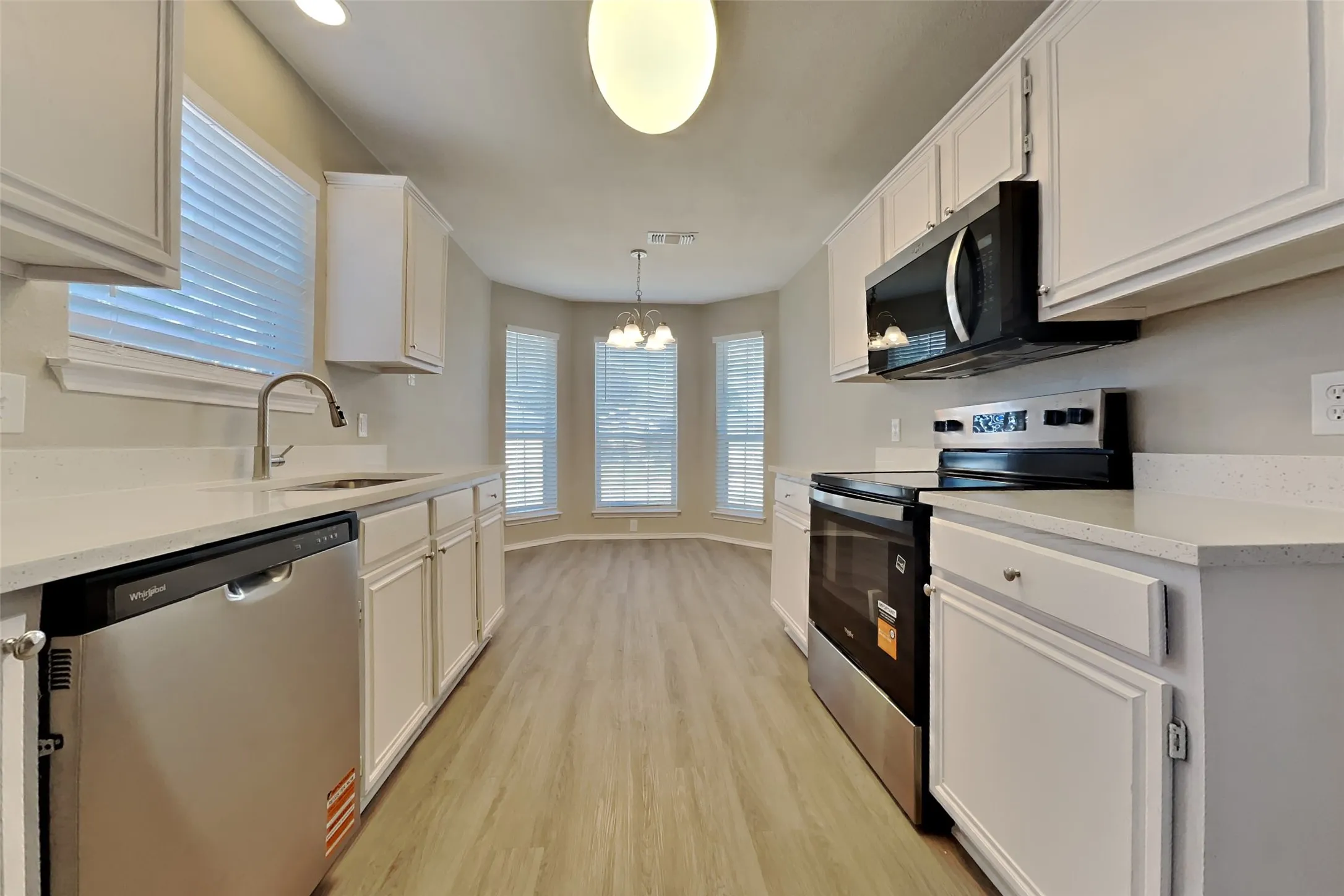 Single Family Residence For Rent in Tarrant County , 320 Faircrest Drive, Arlington, Texas 76018, 3 Bedroom, 2 Bathroom, 2 Garage spaces, 1,228 Sqft, built in 1991, mls#21393828, Real Estate Agent in Arlington, Homes For Rent in Tarrant county, Homes For Rent in Arlington, Realtor in Arlington Texas, Real Estate Brokerage Independent Realty Texas, Luminita Cordes Realtor