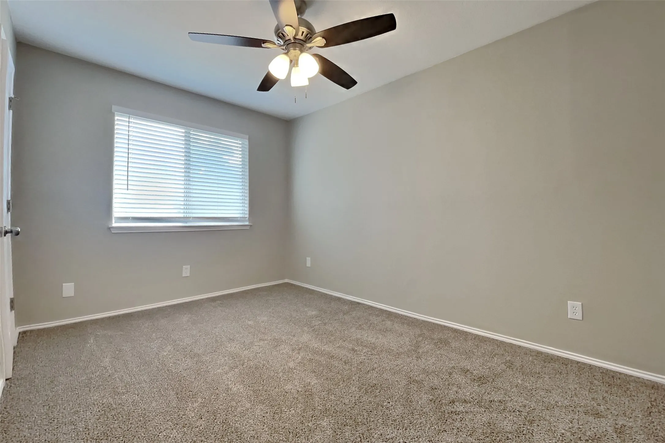 Single Family Residence For Rent in Tarrant County , 320 Faircrest Drive, Arlington, Texas 76018, 3 Bedroom, 2 Bathroom, 2 Garage spaces, 1,228 Sqft, built in 1991, mls#21393828, Real Estate Agent in Arlington, Homes For Rent in Tarrant county, Homes For Rent in Arlington, Realtor in Arlington Texas, Real Estate Brokerage Independent Realty Texas, Luminita Cordes Realtor