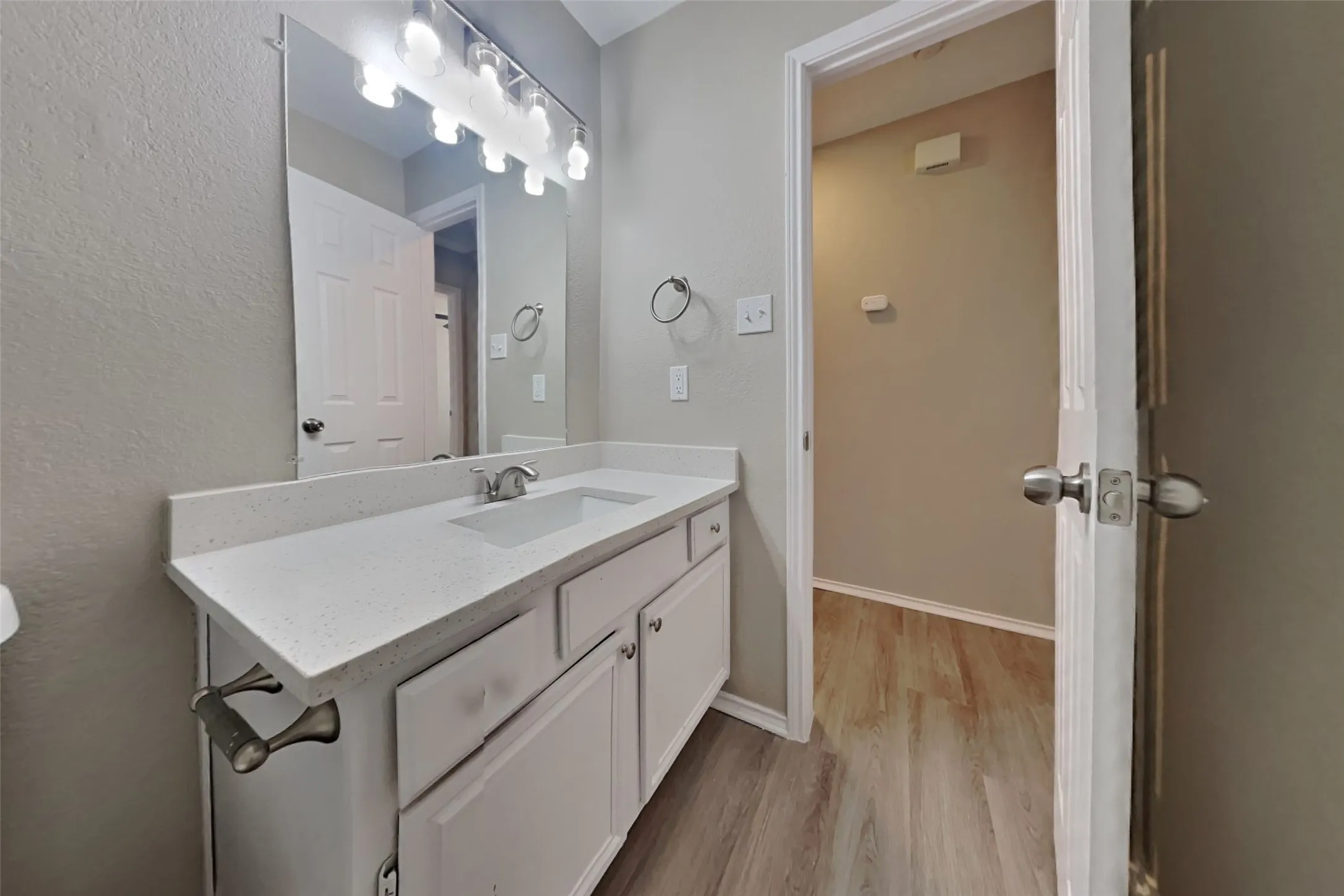 Single Family Residence For Rent in Tarrant County , 320 Faircrest Drive, Arlington, Texas 76018, 3 Bedroom, 2 Bathroom, 2 Garage spaces, 1,228 Sqft, built in 1991, mls#21393828, Real Estate Agent in Arlington, Homes For Rent in Tarrant county, Homes For Rent in Arlington, Realtor in Arlington Texas, Real Estate Brokerage Independent Realty Texas, Luminita Cordes Realtor