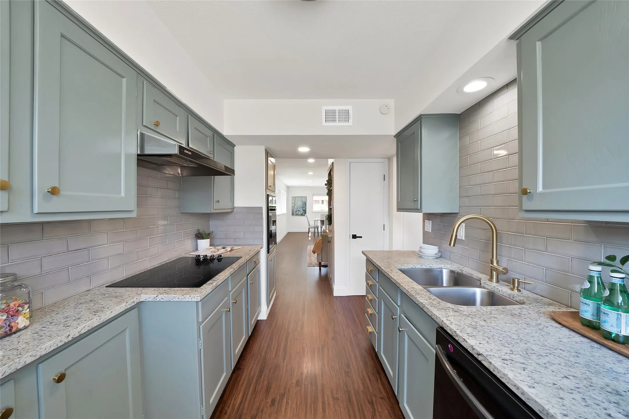 Single Family Residence For Sale in Dallas County , 513 Lexington Lane, Richardson, Texas 75080, 3 Bedroom, 2 Bathroom, 1 Garage spaces, 1,364 Sqft, built in 1961, mls#21390359, Real Estate Agent in Richardson, Homes For Sale in Dallas county, Homes For Sale in Richardson, Realtor in Richardson Texas, Real Estate Brokerage Independent Realty Texas, Luminita Cordes Realtor