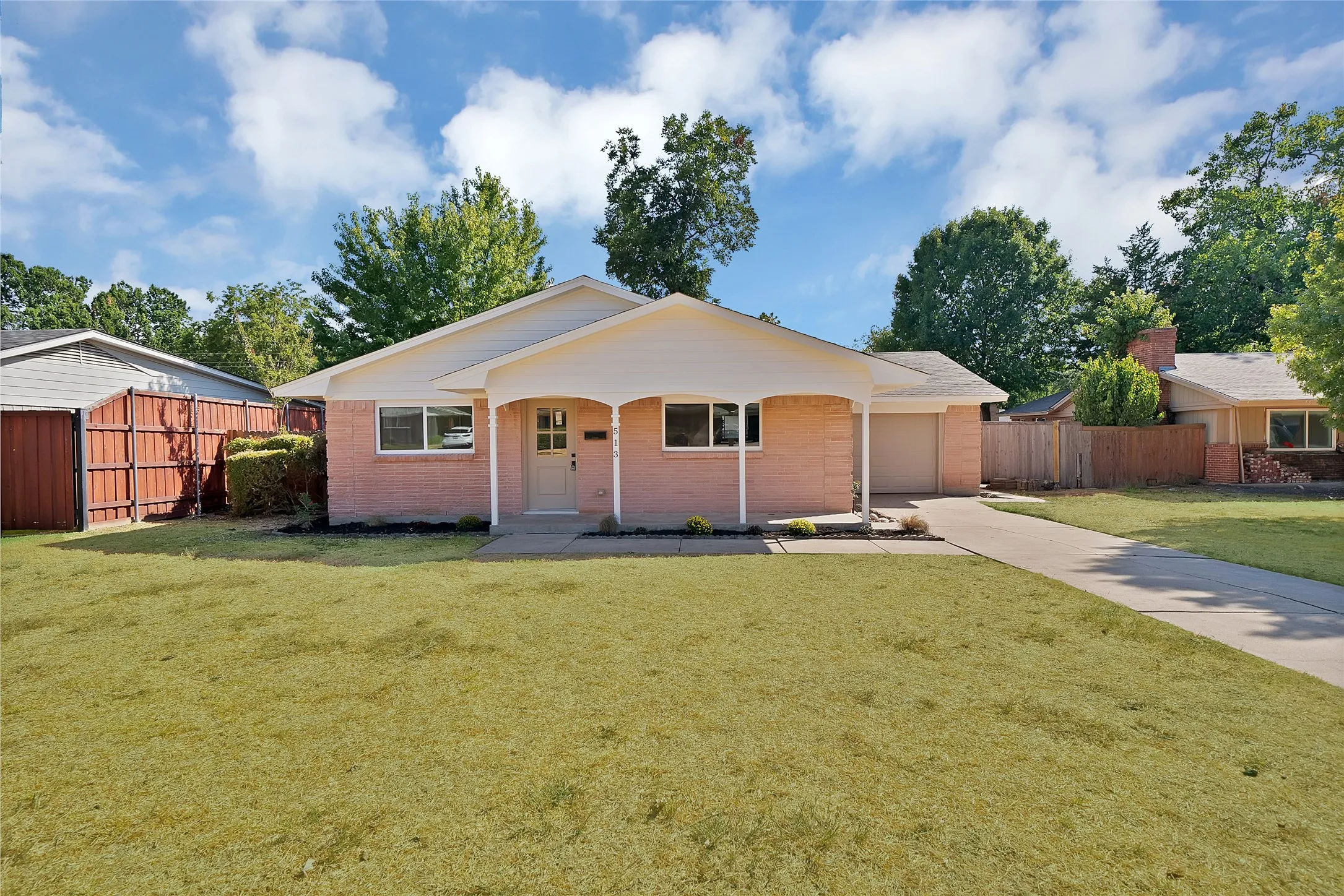 Single Family Residence For Sale in Dallas County , 513 Lexington Lane, Richardson, Texas 75080, 3 Bedroom, 2 Bathroom, 1 Garage spaces, 1,364 Sqft, built in 1961, mls#21390359, Real Estate Agent in Richardson, Homes For Sale in Dallas county, Homes For Sale in Richardson, Realtor in Richardson Texas, Real Estate Brokerage Independent Realty Texas, Luminita Cordes Realtor