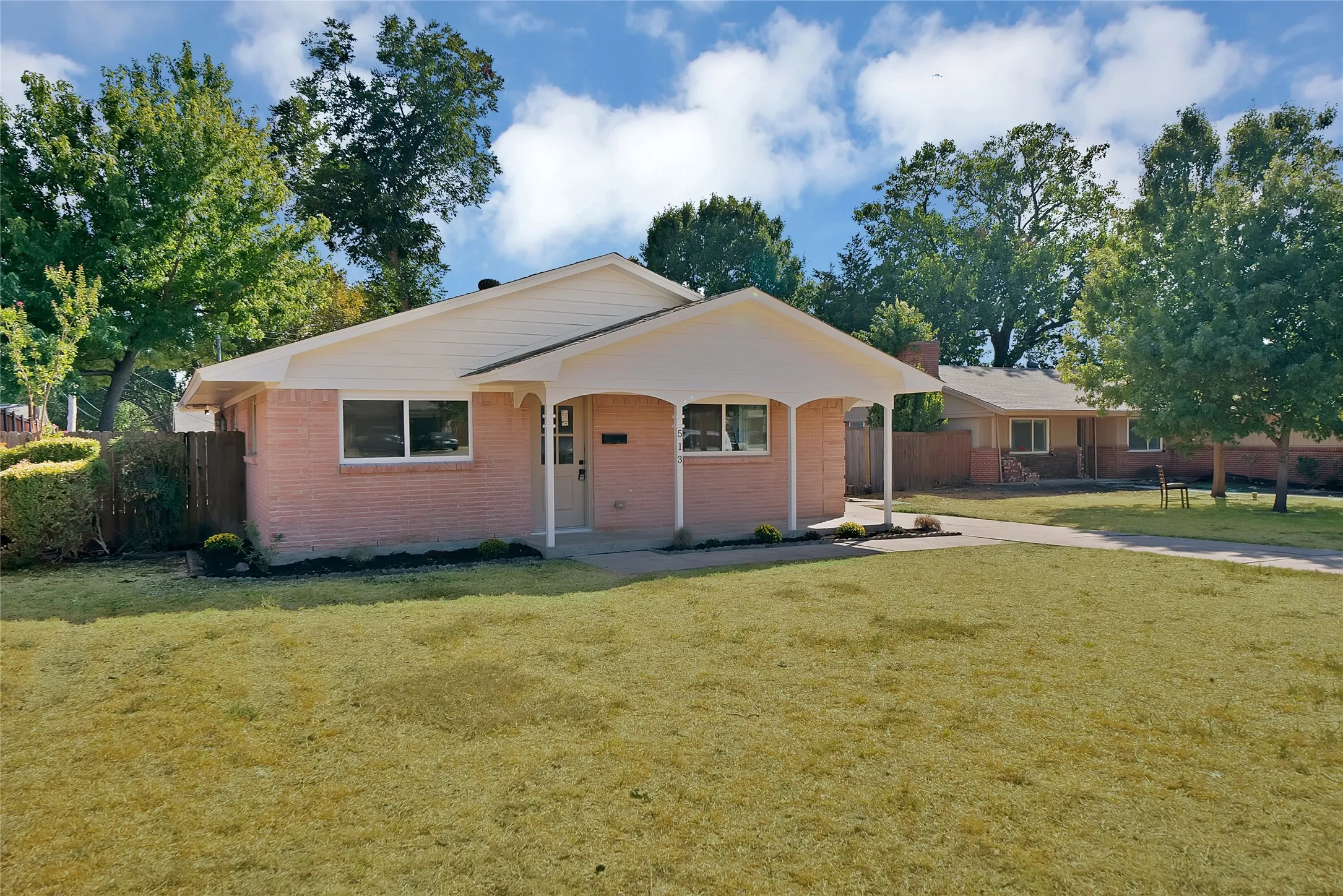 Single Family Residence For Sale in Dallas County , 513 Lexington Lane, Richardson, Texas 75080, 3 Bedroom, 2 Bathroom, 1 Garage spaces, 1,364 Sqft, built in 1961, mls#21390359, Real Estate Agent in Richardson, Homes For Sale in Dallas county, Homes For Sale in Richardson, Realtor in Richardson Texas, Real Estate Brokerage Independent Realty Texas, Luminita Cordes Realtor