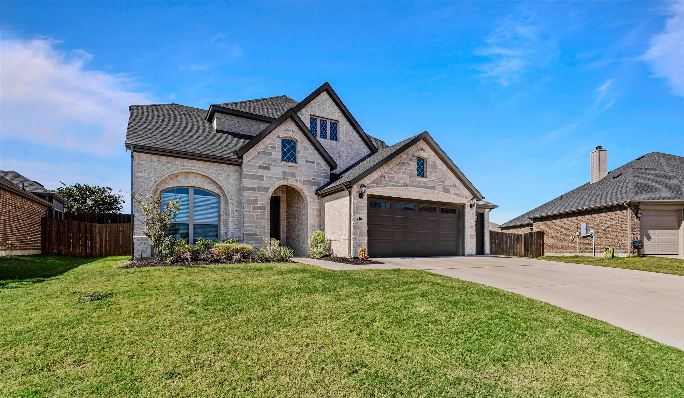 Single Family Residence For Sale in Ellis County , 216 Cow Hand Drive, Waxahachie, Texas 75165, 3 Bedroom, 3 Bathroom, 3 Garage spaces, 2,611 Sqft, built in 2021, mls#21386706, Real Estate Agent in Waxahachie, Homes For Sale in Ellis county, Homes For Sale in Waxahachie, Realtor in Waxahachie Texas, Real Estate Brokerage Independent Realty Texas, Luminita Cordes Realtor