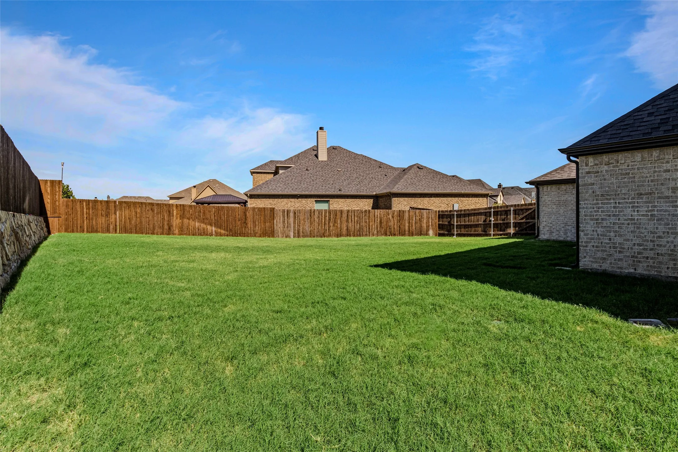 Single Family Residence For Sale in Ellis County , 216 Cow Hand Drive, Waxahachie, Texas 75165, 3 Bedroom, 3 Bathroom, 3 Garage spaces, 2,611 Sqft, built in 2021, mls#21386706, Real Estate Agent in Waxahachie, Homes For Sale in Ellis county, Homes For Sale in Waxahachie, Realtor in Waxahachie Texas, Real Estate Brokerage Independent Realty Texas, Luminita Cordes Realtor
