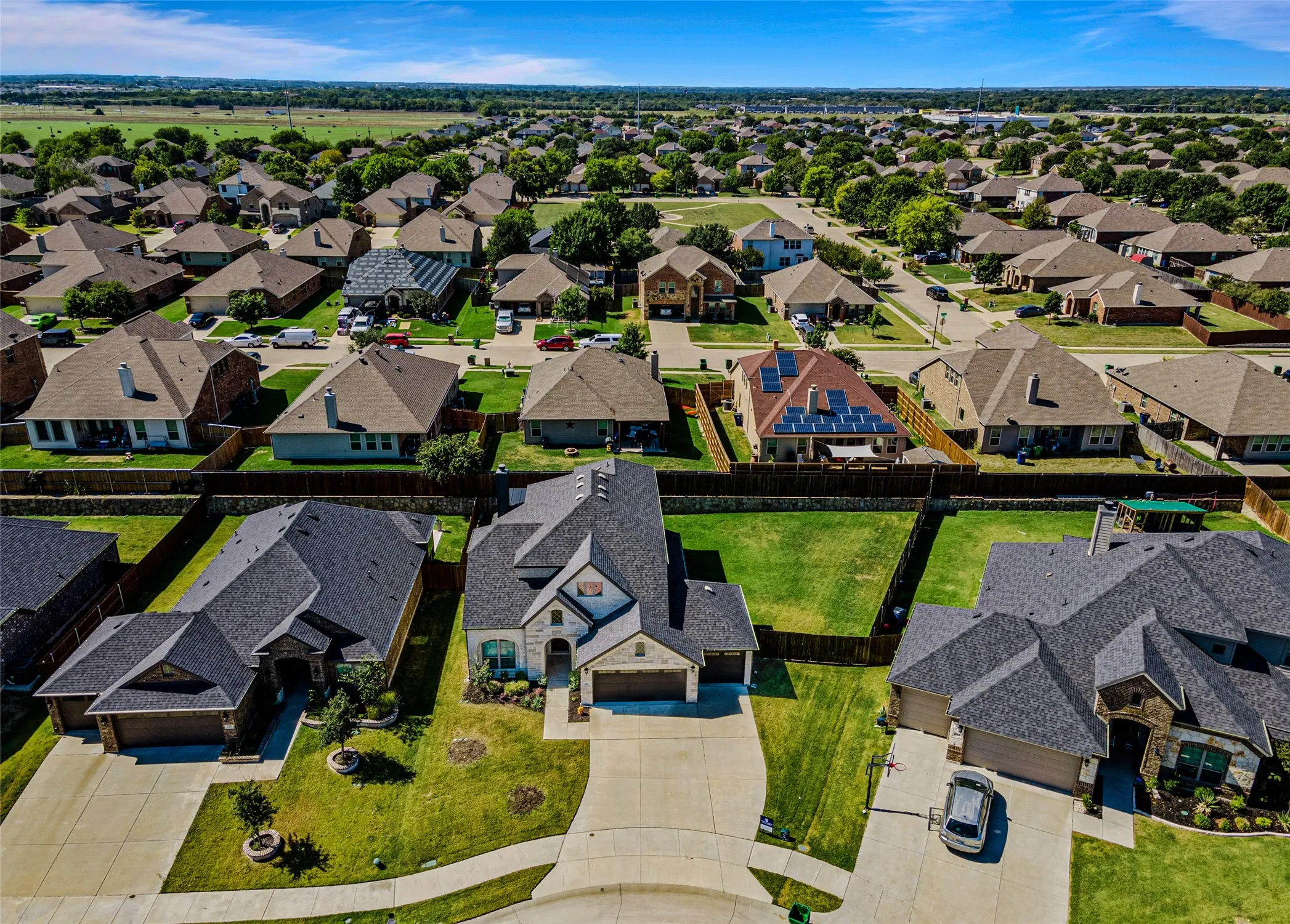 Single Family Residence For Sale in Ellis County , 216 Cow Hand Drive, Waxahachie, Texas 75165, 3 Bedroom, 3 Bathroom, 3 Garage spaces, 2,611 Sqft, built in 2021, mls#21386706, Real Estate Agent in Waxahachie, Homes For Sale in Ellis county, Homes For Sale in Waxahachie, Realtor in Waxahachie Texas, Real Estate Brokerage Independent Realty Texas, Luminita Cordes Realtor
