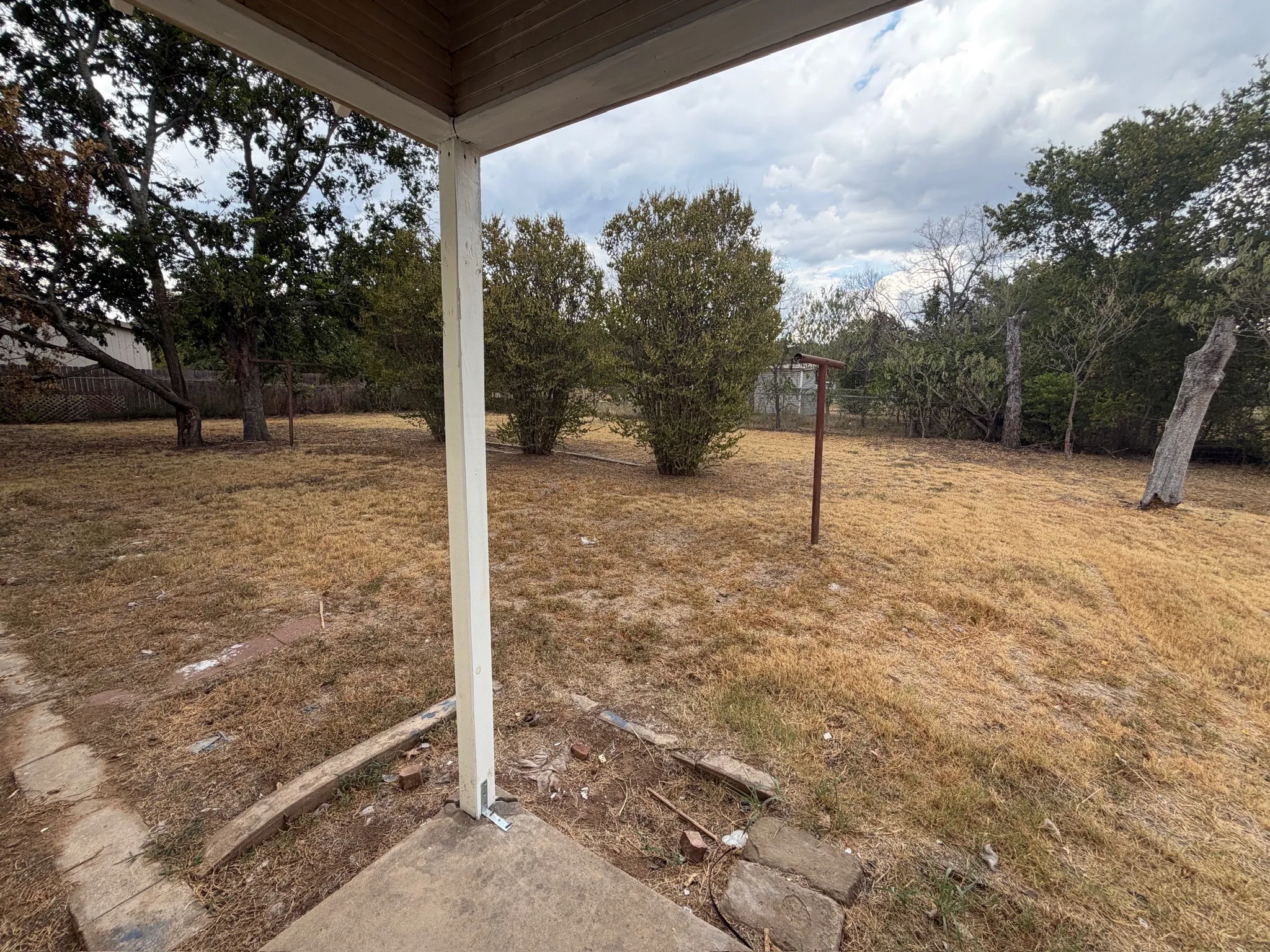Single Family Residence For Sale in Eastland County , 1105 W Main Street, Eastland, Texas 76448, 2 Bedroom, 1 Bathroom, Garage spaces, 1,120 Sqft, built in 1945, mls#21393114, Real Estate Agent in Eastland, Homes For Sale in Eastland county, Homes For Sale in Eastland, Realtor in Eastland Texas, Real Estate Brokerage Independent Realty Texas, Luminita Cordes Realtor