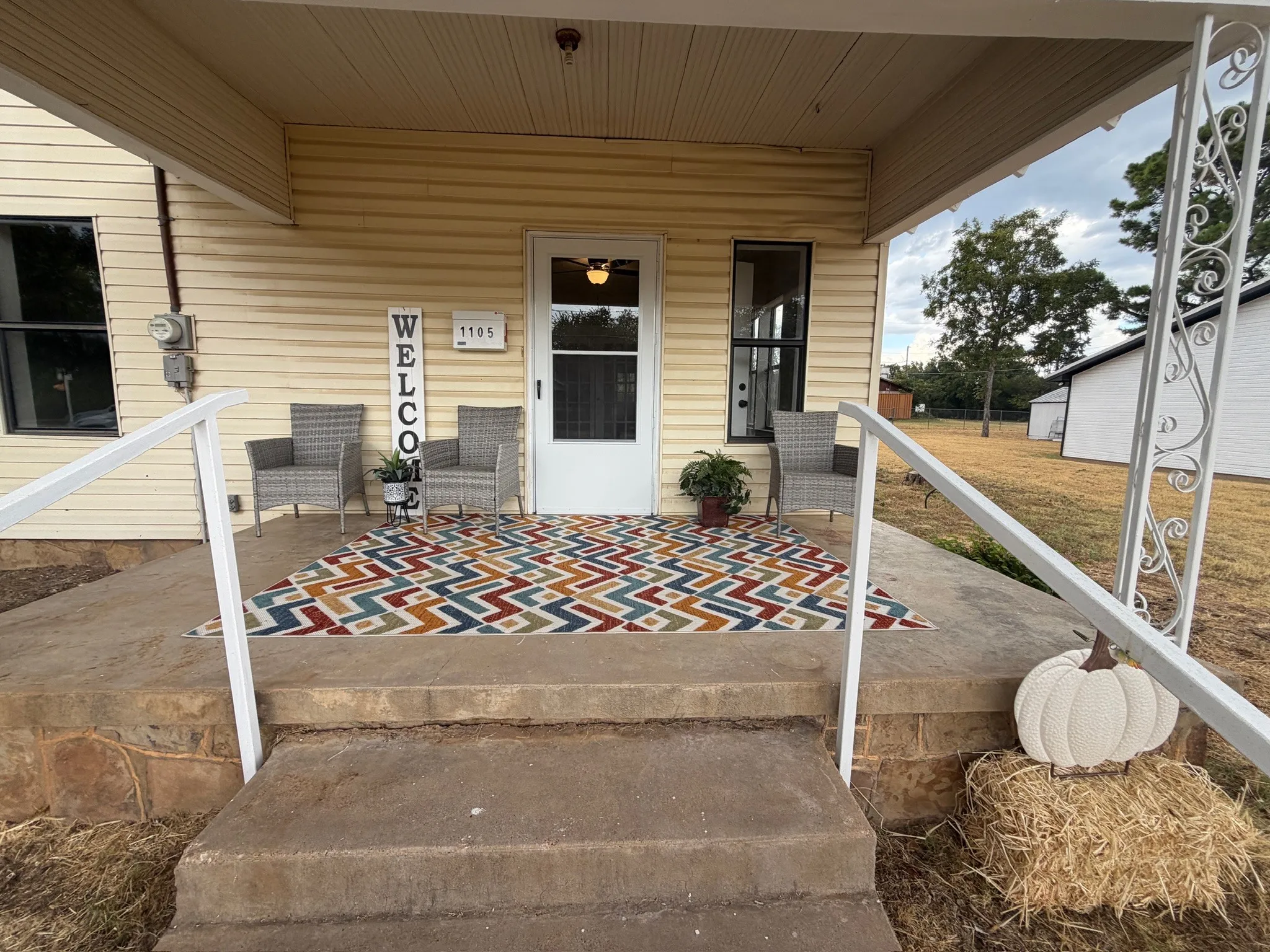Single Family Residence For Sale in Eastland County , 1105 W Main Street, Eastland, Texas 76448, 2 Bedroom, 1 Bathroom, Garage spaces, 1,120 Sqft, built in 1945, mls#21393114, Real Estate Agent in Eastland, Homes For Sale in Eastland county, Homes For Sale in Eastland, Realtor in Eastland Texas, Real Estate Brokerage Independent Realty Texas, Luminita Cordes Realtor