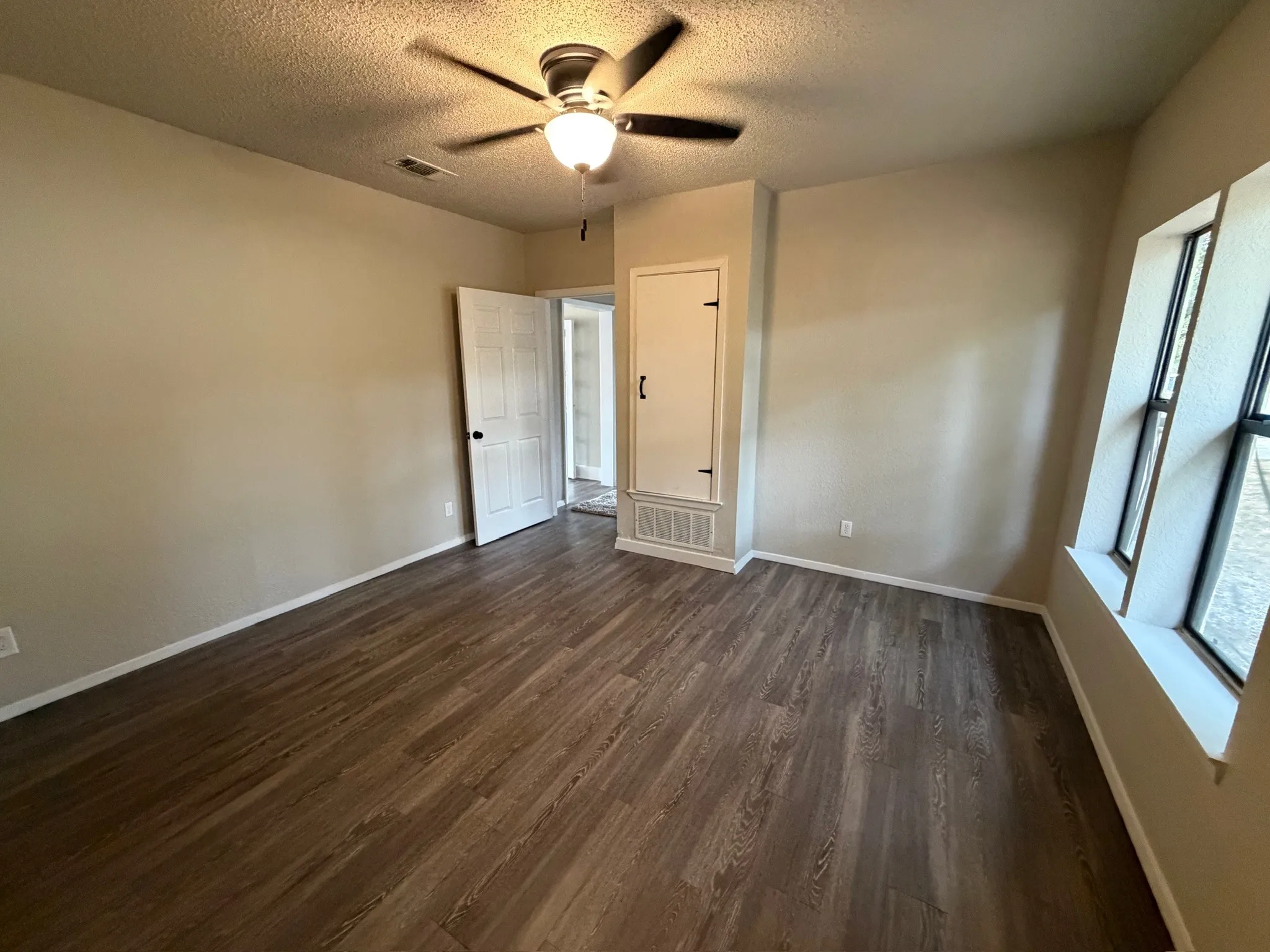 Single Family Residence For Sale in Eastland County , 1105 W Main Street, Eastland, Texas 76448, 2 Bedroom, 1 Bathroom, Garage spaces, 1,120 Sqft, built in 1945, mls#21393114, Real Estate Agent in Eastland, Homes For Sale in Eastland county, Homes For Sale in Eastland, Realtor in Eastland Texas, Real Estate Brokerage Independent Realty Texas, Luminita Cordes Realtor