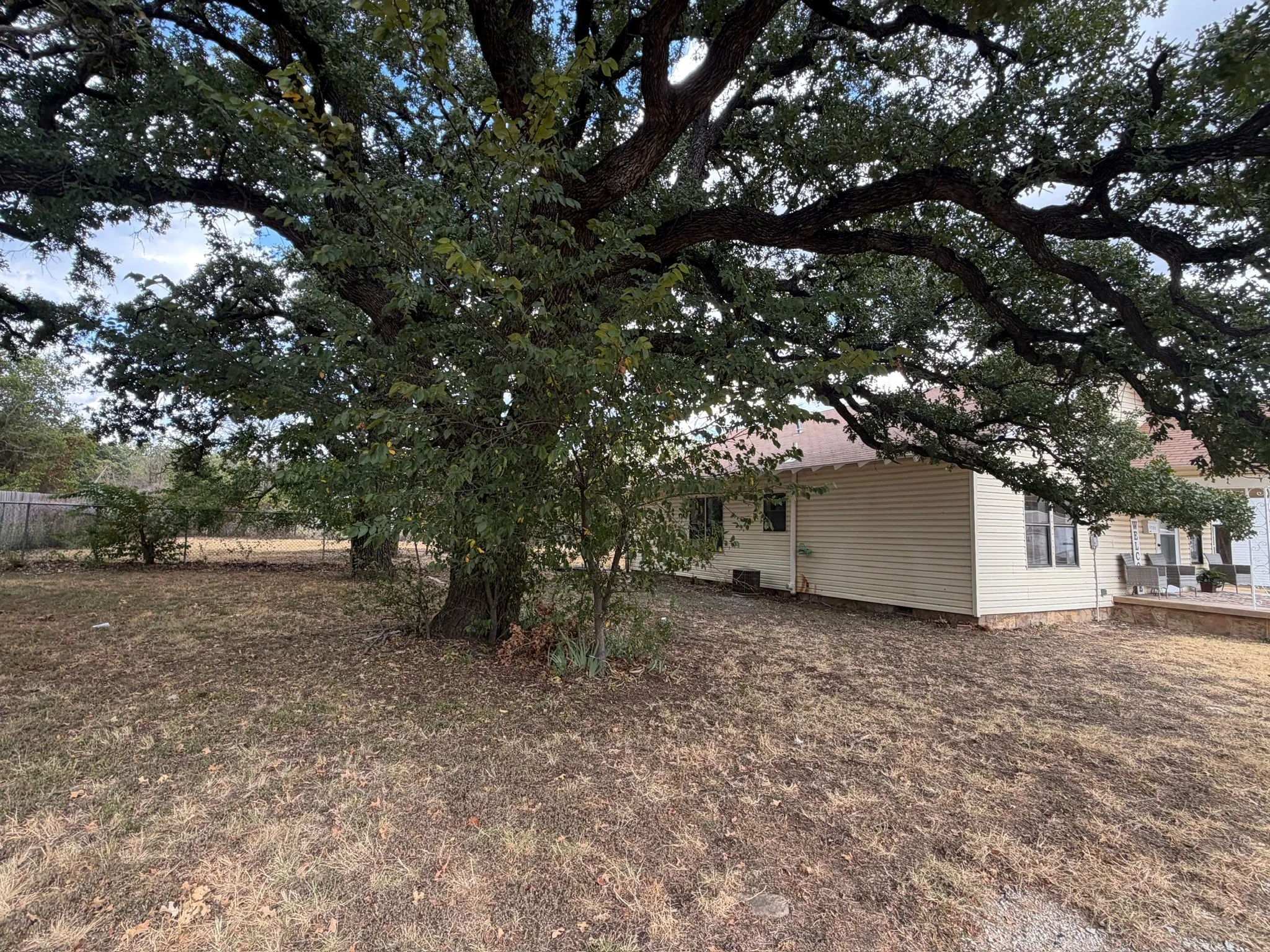 Single Family Residence For Sale in Eastland County , 1105 W Main Street, Eastland, Texas 76448, 2 Bedroom, 1 Bathroom, Garage spaces, 1,120 Sqft, built in 1945, mls#21393114, Real Estate Agent in Eastland, Homes For Sale in Eastland county, Homes For Sale in Eastland, Realtor in Eastland Texas, Real Estate Brokerage Independent Realty Texas, Luminita Cordes Realtor