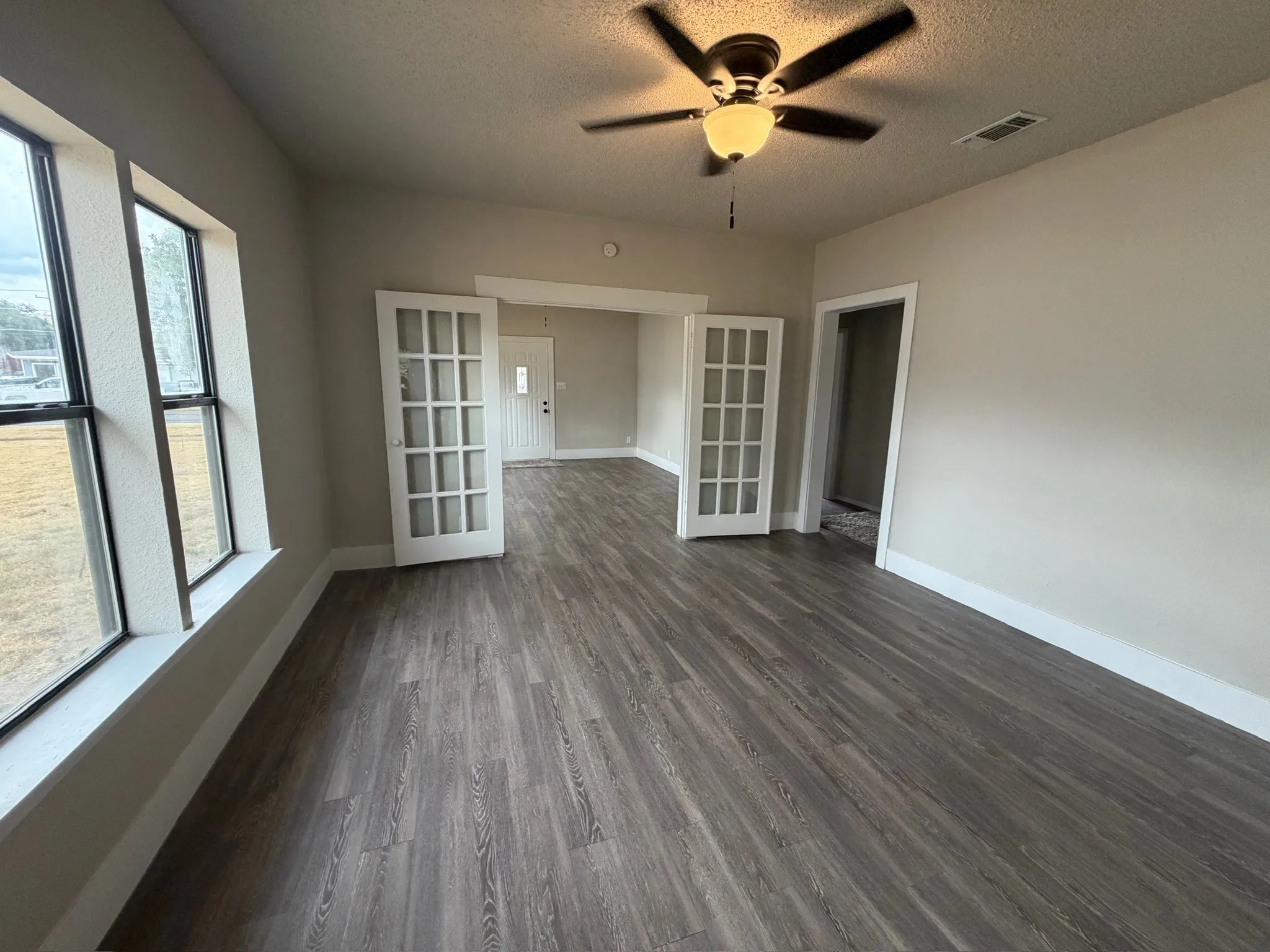 Single Family Residence For Sale in Eastland County , 1105 W Main Street, Eastland, Texas 76448, 2 Bedroom, 1 Bathroom, Garage spaces, 1,120 Sqft, built in 1945, mls#21393114, Real Estate Agent in Eastland, Homes For Sale in Eastland county, Homes For Sale in Eastland, Realtor in Eastland Texas, Real Estate Brokerage Independent Realty Texas, Luminita Cordes Realtor