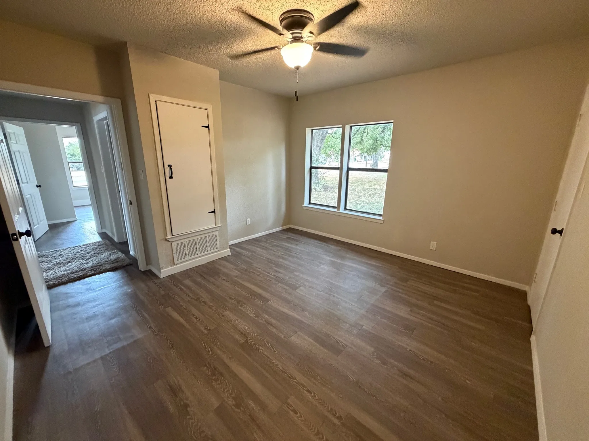 Single Family Residence For Sale in Eastland County , 1105 W Main Street, Eastland, Texas 76448, 2 Bedroom, 1 Bathroom, Garage spaces, 1,120 Sqft, built in 1945, mls#21393114, Real Estate Agent in Eastland, Homes For Sale in Eastland county, Homes For Sale in Eastland, Realtor in Eastland Texas, Real Estate Brokerage Independent Realty Texas, Luminita Cordes Realtor