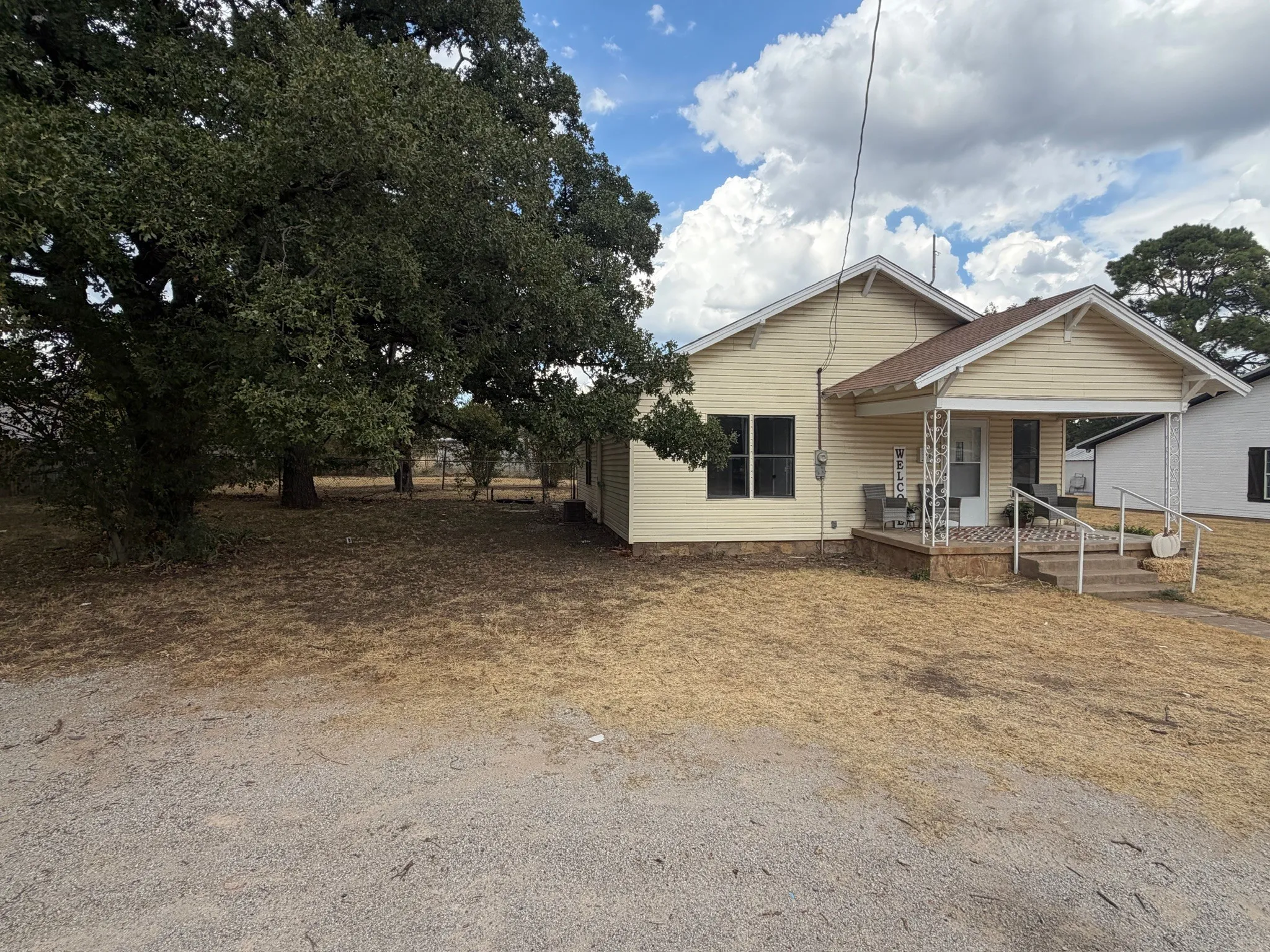 Single Family Residence For Sale in Eastland County , 1105 W Main Street, Eastland, Texas 76448, 2 Bedroom, 1 Bathroom, Garage spaces, 1,120 Sqft, built in 1945, mls#21393114, Real Estate Agent in Eastland, Homes For Sale in Eastland county, Homes For Sale in Eastland, Realtor in Eastland Texas, Real Estate Brokerage Independent Realty Texas, Luminita Cordes Realtor