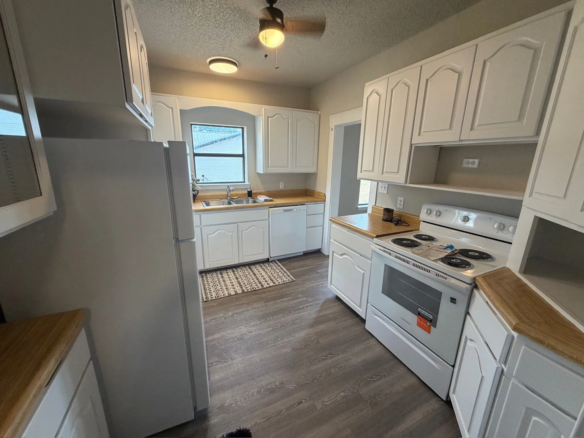Single Family Residence For Sale in Eastland County , 1105 W Main Street, Eastland, Texas 76448, 2 Bedroom, 1 Bathroom, Garage spaces, 1,120 Sqft, built in 1945, mls#21393114, Real Estate Agent in Eastland, Homes For Sale in Eastland county, Homes For Sale in Eastland, Realtor in Eastland Texas, Real Estate Brokerage Independent Realty Texas, Luminita Cordes Realtor