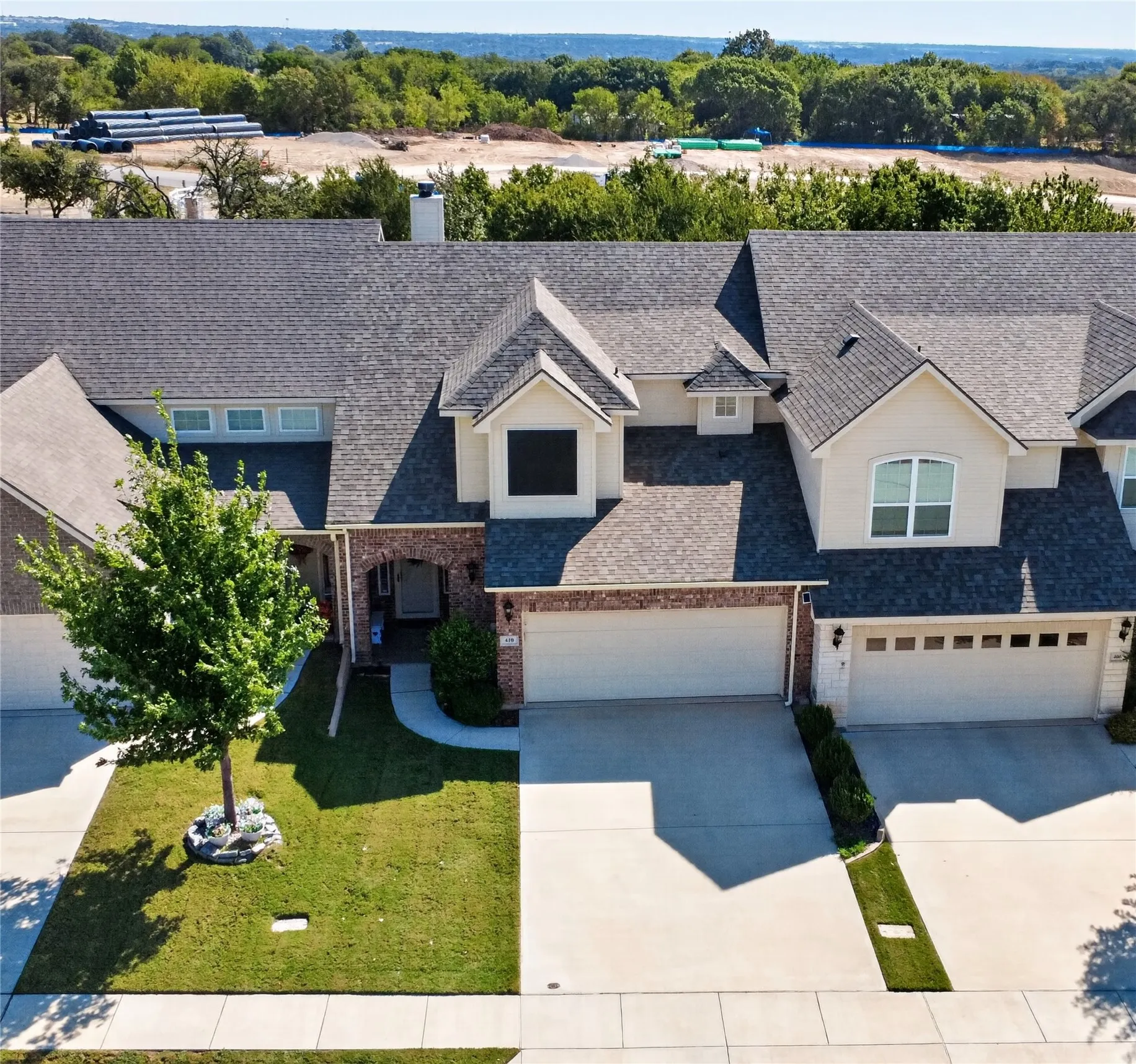Townhouse For Sale in Parker County , 410 Heritage Heights, Weatherford, Texas 76085, 2 Bedroom, 3 Bathroom, 2 Garage spaces, 1,539 Sqft, built in 2018, mls#21380746, Real Estate Agent in Weatherford, Homes For Sale in Parker county, Homes For Sale in Weatherford, Realtor in Weatherford Texas, Real Estate Brokerage Independent Realty Texas, Luminita Cordes Realtor