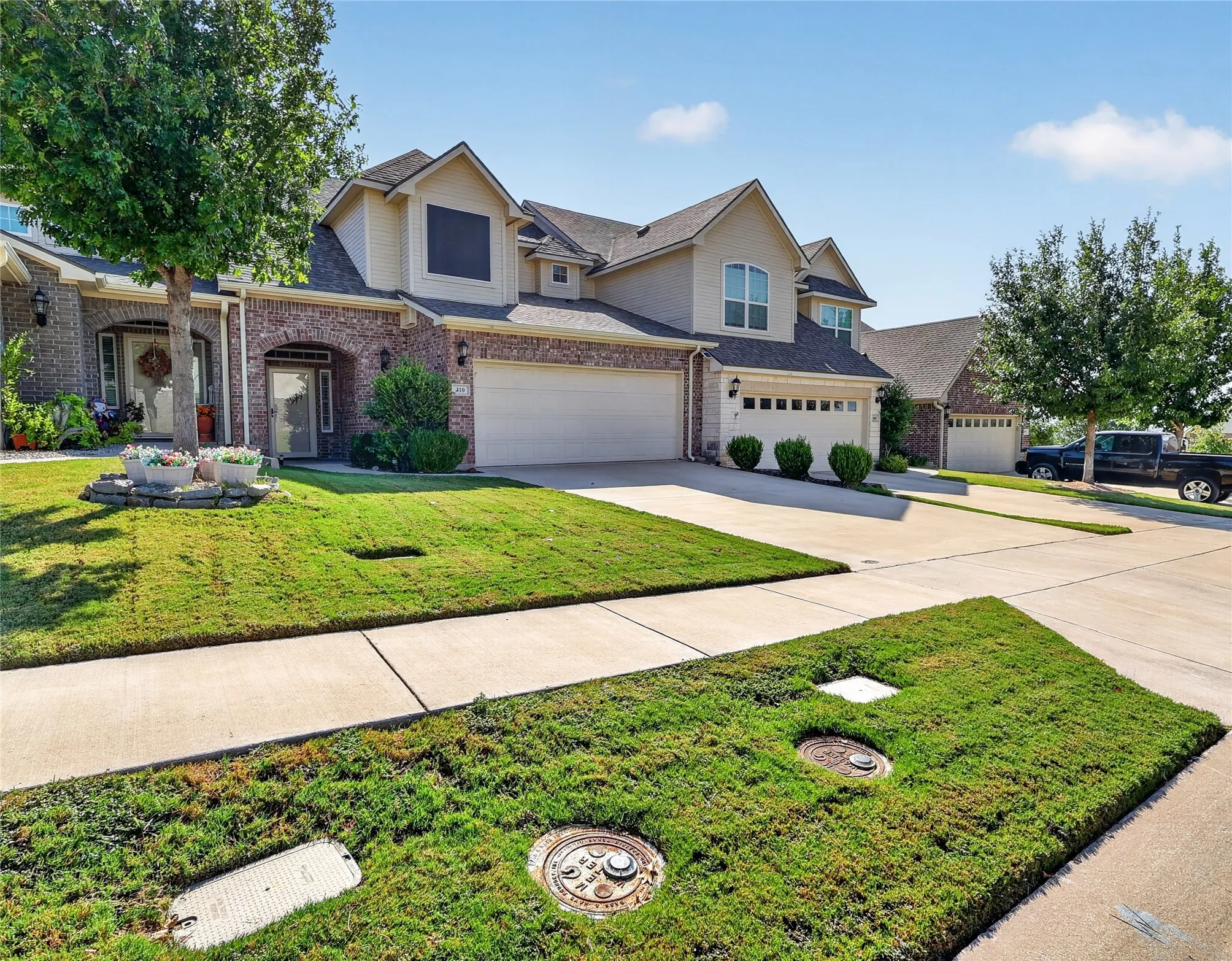 Townhouse For Sale in Parker County , 410 Heritage Heights, Weatherford, Texas 76085, 2 Bedroom, 3 Bathroom, 2 Garage spaces, 1,539 Sqft, built in 2018, mls#21380746, Real Estate Agent in Weatherford, Homes For Sale in Parker county, Homes For Sale in Weatherford, Realtor in Weatherford Texas, Real Estate Brokerage Independent Realty Texas, Luminita Cordes Realtor