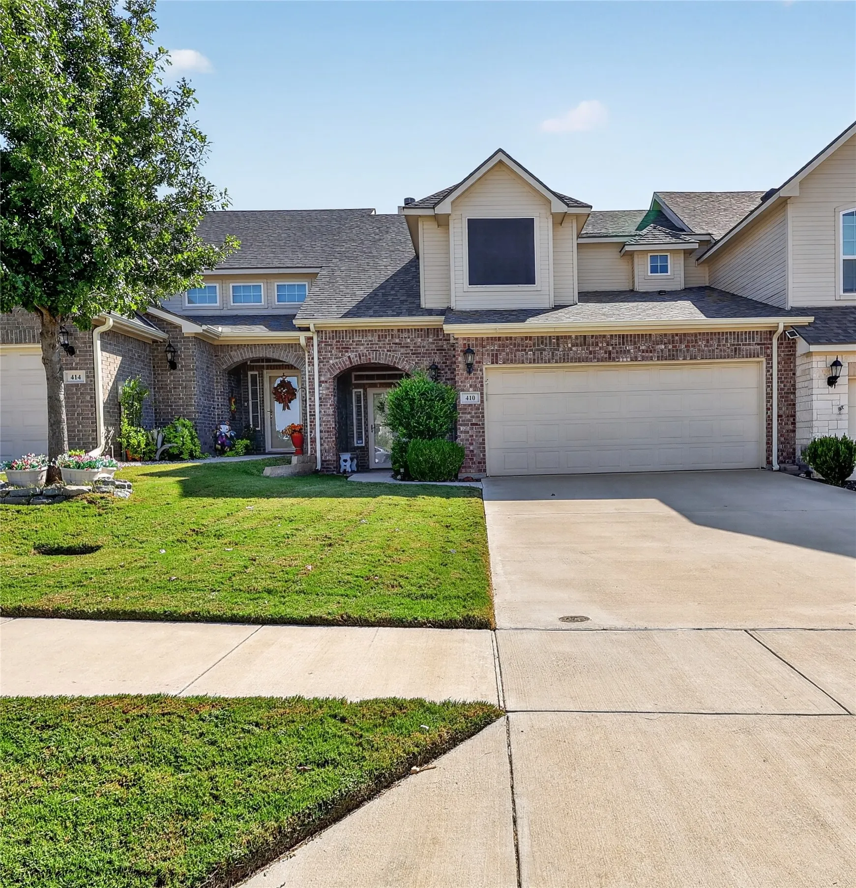 Townhouse For Sale in Parker County , 410 Heritage Heights, Weatherford, Texas 76085, 2 Bedroom, 3 Bathroom, 2 Garage spaces, 1,539 Sqft, built in 2018, mls#21380746, Real Estate Agent in Weatherford, Homes For Sale in Parker county, Homes For Sale in Weatherford, Realtor in Weatherford Texas, Real Estate Brokerage Independent Realty Texas, Luminita Cordes Realtor