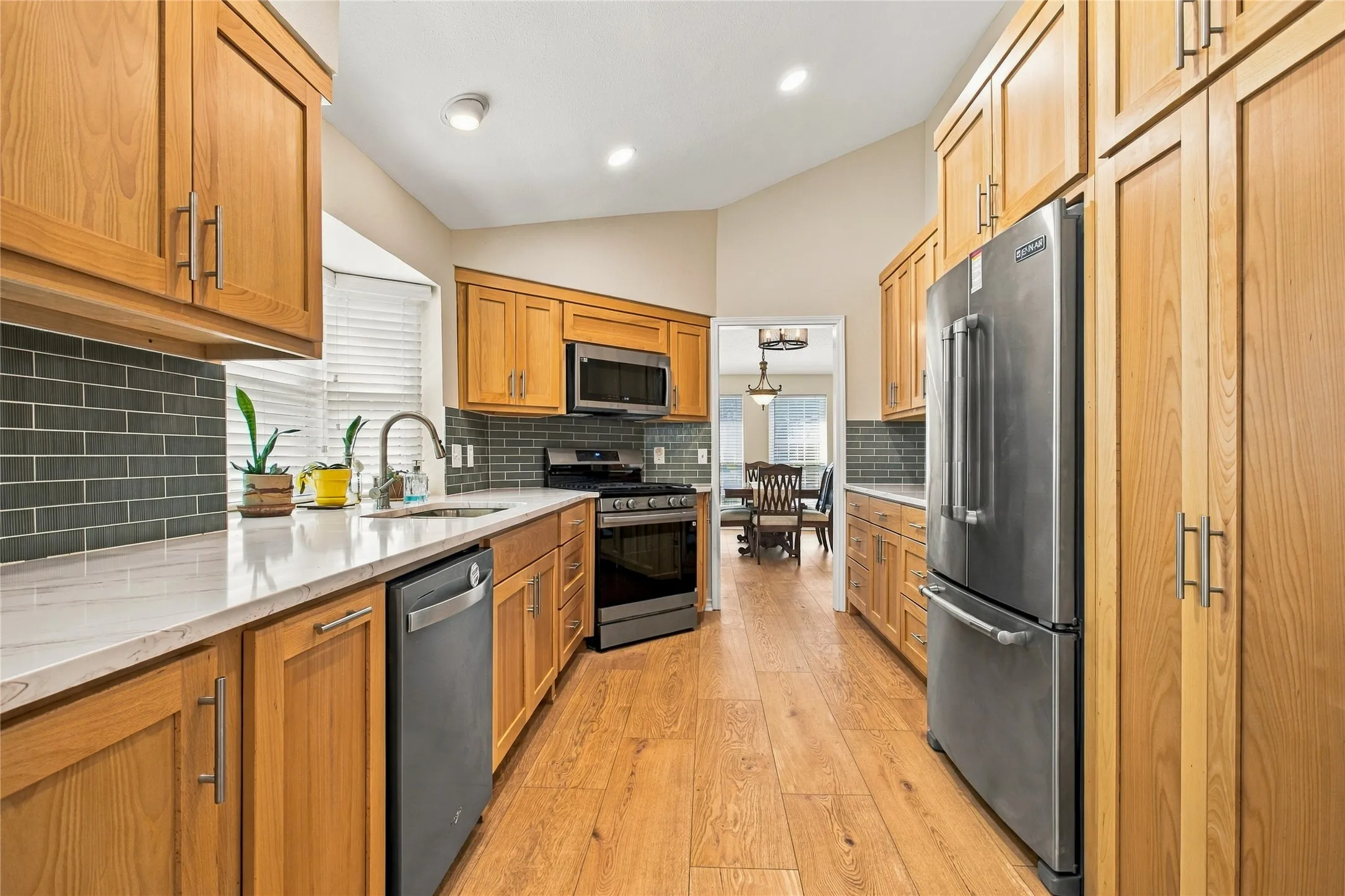 Single Family Residence For Sale in Tarrant County , 2211 Mediterranean Avenue, Arlington, Texas 76011, 3 Bedroom, 2 Bathroom, 2 Garage spaces, 2,130 Sqft, built in 1983, mls#21391745, Real Estate Agent in Arlington, Homes For Sale in Tarrant county, Homes For Sale in Arlington, Realtor in Arlington Texas, Real Estate Brokerage Independent Realty Texas, Luminita Cordes Realtor