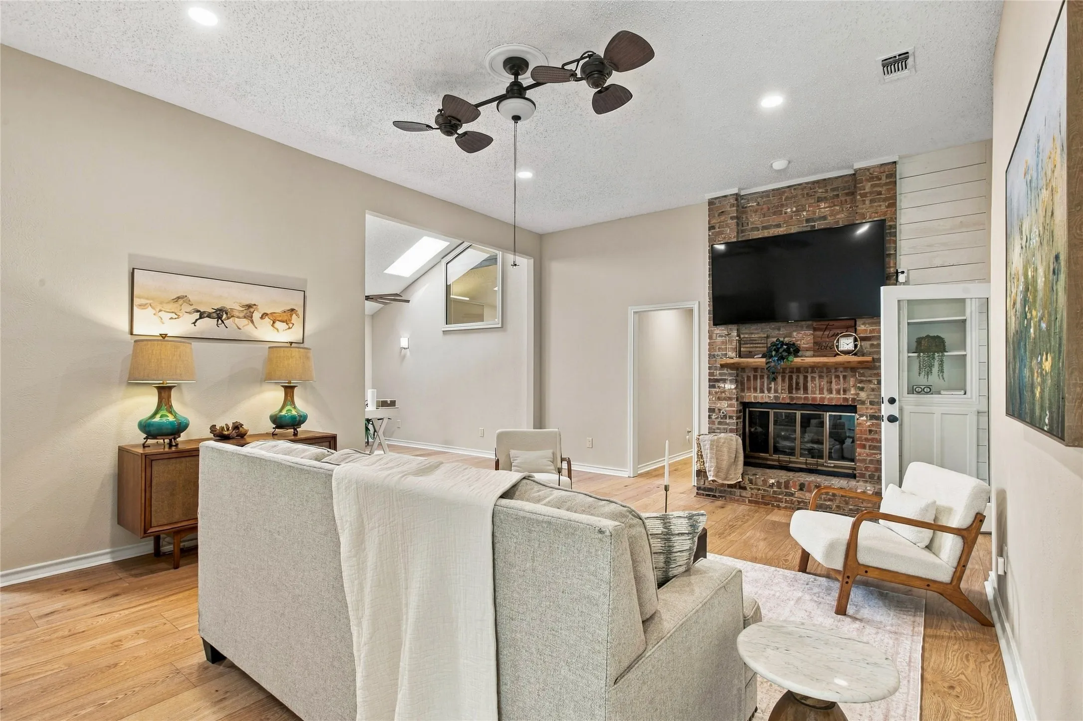 Single Family Residence For Sale in Tarrant County , 2211 Mediterranean Avenue, Arlington, Texas 76011, 3 Bedroom, 2 Bathroom, 2 Garage spaces, 2,130 Sqft, built in 1983, mls#21391745, Real Estate Agent in Arlington, Homes For Sale in Tarrant county, Homes For Sale in Arlington, Realtor in Arlington Texas, Real Estate Brokerage Independent Realty Texas, Luminita Cordes Realtor