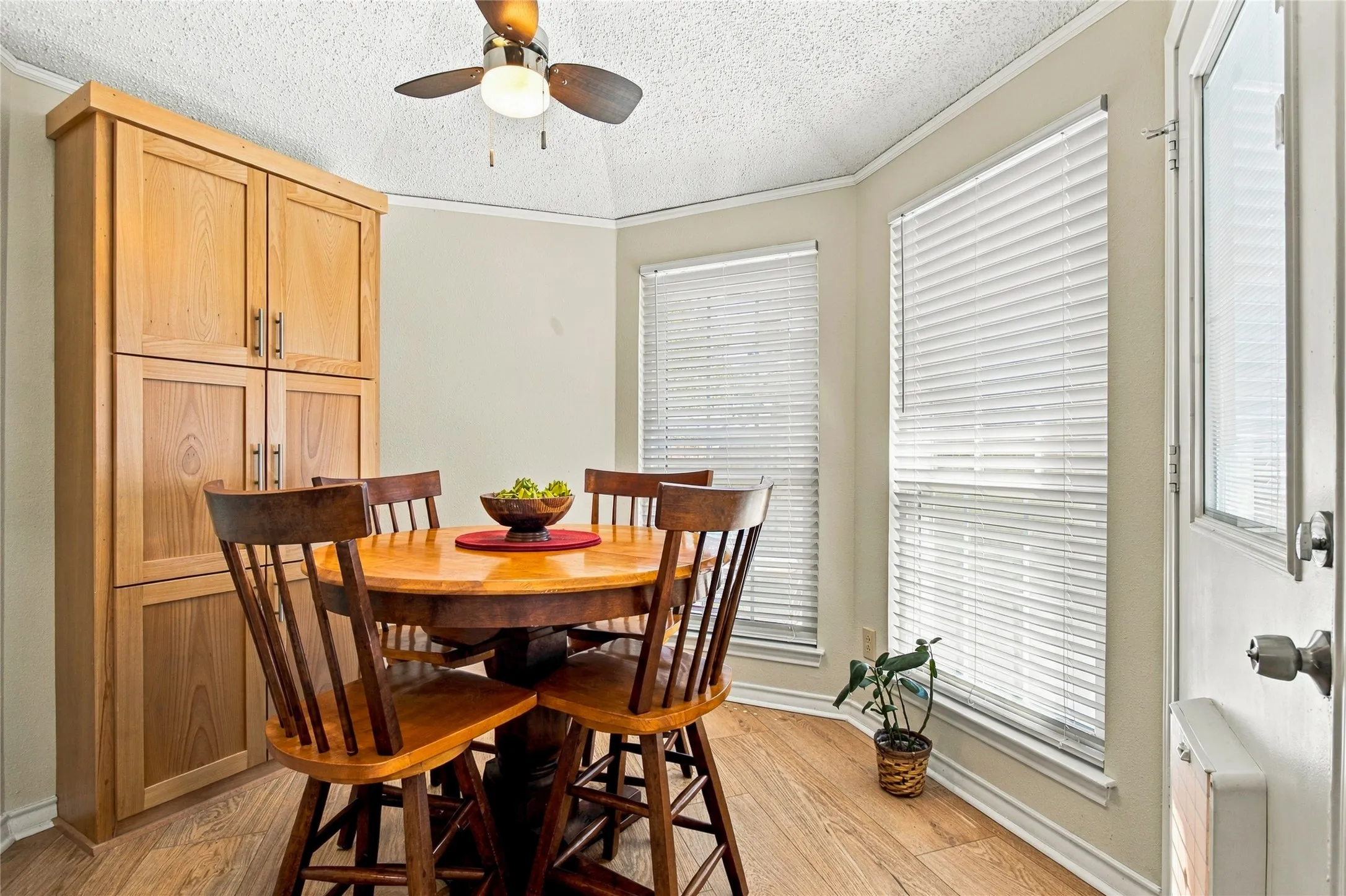 Single Family Residence For Sale in Tarrant County , 2211 Mediterranean Avenue, Arlington, Texas 76011, 3 Bedroom, 2 Bathroom, 2 Garage spaces, 2,130 Sqft, built in 1983, mls#21391745, Real Estate Agent in Arlington, Homes For Sale in Tarrant county, Homes For Sale in Arlington, Realtor in Arlington Texas, Real Estate Brokerage Independent Realty Texas, Luminita Cordes Realtor