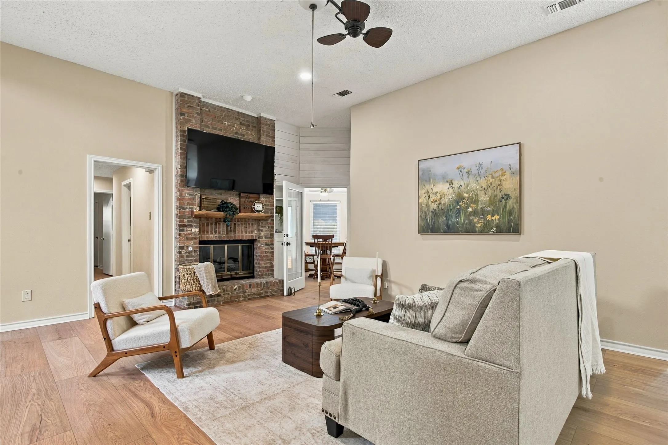 Single Family Residence For Sale in Tarrant County , 2211 Mediterranean Avenue, Arlington, Texas 76011, 3 Bedroom, 2 Bathroom, 2 Garage spaces, 2,130 Sqft, built in 1983, mls#21391745, Real Estate Agent in Arlington, Homes For Sale in Tarrant county, Homes For Sale in Arlington, Realtor in Arlington Texas, Real Estate Brokerage Independent Realty Texas, Luminita Cordes Realtor