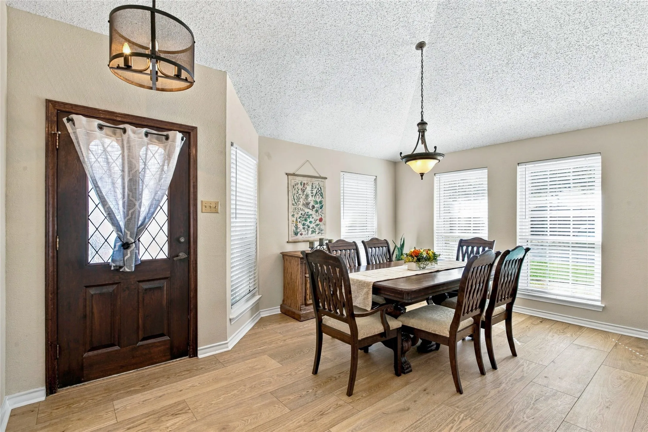 Single Family Residence For Sale in Tarrant County , 2211 Mediterranean Avenue, Arlington, Texas 76011, 3 Bedroom, 2 Bathroom, 2 Garage spaces, 2,130 Sqft, built in 1983, mls#21391745, Real Estate Agent in Arlington, Homes For Sale in Tarrant county, Homes For Sale in Arlington, Realtor in Arlington Texas, Real Estate Brokerage Independent Realty Texas, Luminita Cordes Realtor