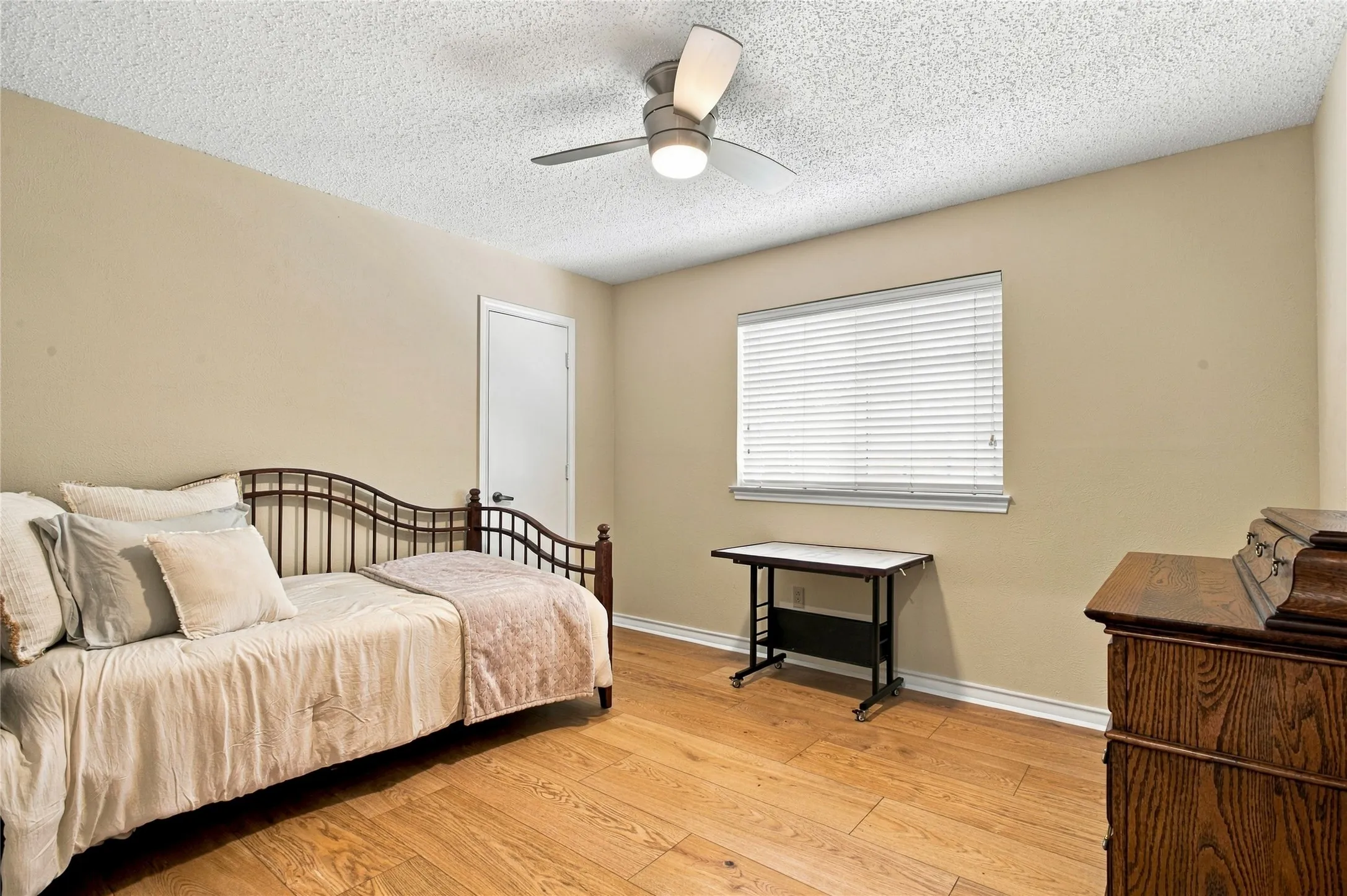 Single Family Residence For Sale in Tarrant County , 2211 Mediterranean Avenue, Arlington, Texas 76011, 3 Bedroom, 2 Bathroom, 2 Garage spaces, 2,130 Sqft, built in 1983, mls#21391745, Real Estate Agent in Arlington, Homes For Sale in Tarrant county, Homes For Sale in Arlington, Realtor in Arlington Texas, Real Estate Brokerage Independent Realty Texas, Luminita Cordes Realtor