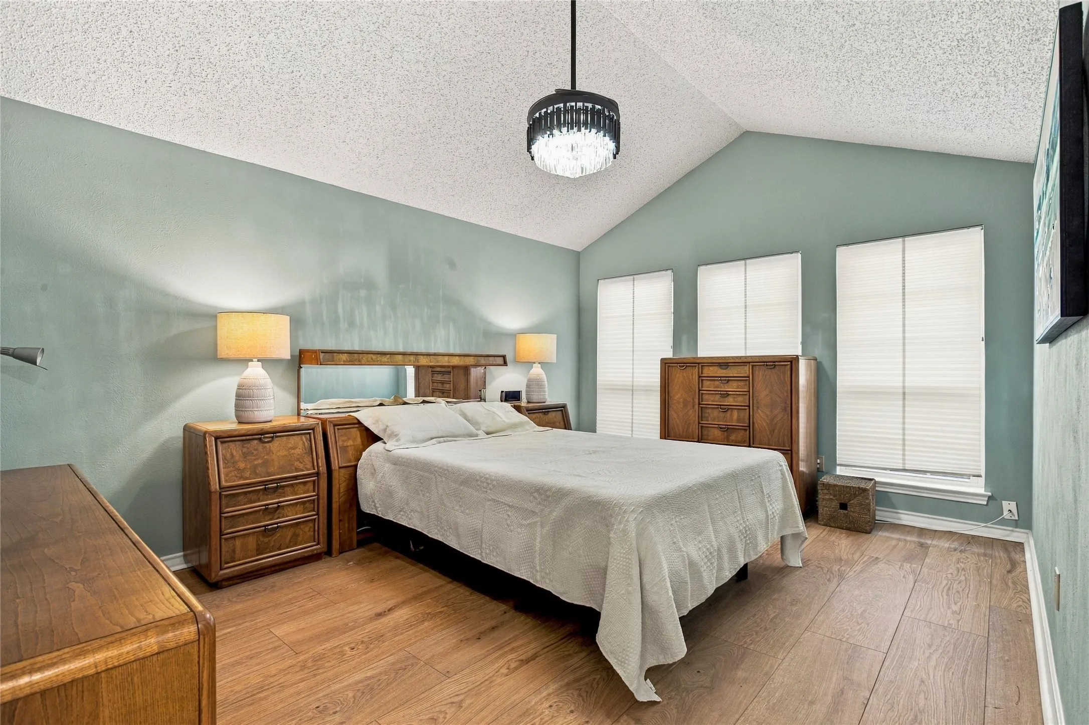 Single Family Residence For Sale in Tarrant County , 2211 Mediterranean Avenue, Arlington, Texas 76011, 3 Bedroom, 2 Bathroom, 2 Garage spaces, 2,130 Sqft, built in 1983, mls#21391745, Real Estate Agent in Arlington, Homes For Sale in Tarrant county, Homes For Sale in Arlington, Realtor in Arlington Texas, Real Estate Brokerage Independent Realty Texas, Luminita Cordes Realtor