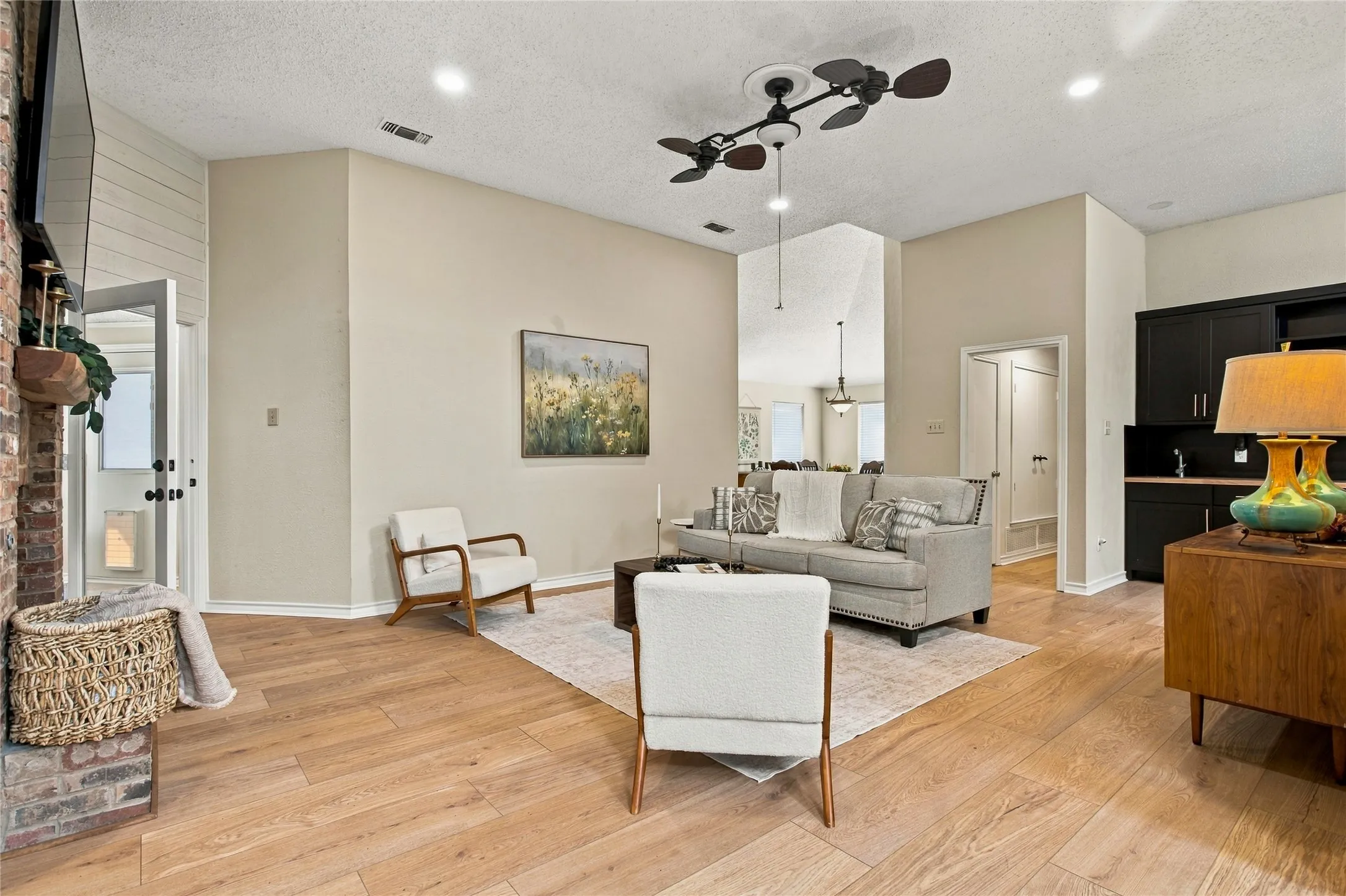 Single Family Residence For Sale in Tarrant County , 2211 Mediterranean Avenue, Arlington, Texas 76011, 3 Bedroom, 2 Bathroom, 2 Garage spaces, 2,130 Sqft, built in 1983, mls#21391745, Real Estate Agent in Arlington, Homes For Sale in Tarrant county, Homes For Sale in Arlington, Realtor in Arlington Texas, Real Estate Brokerage Independent Realty Texas, Luminita Cordes Realtor