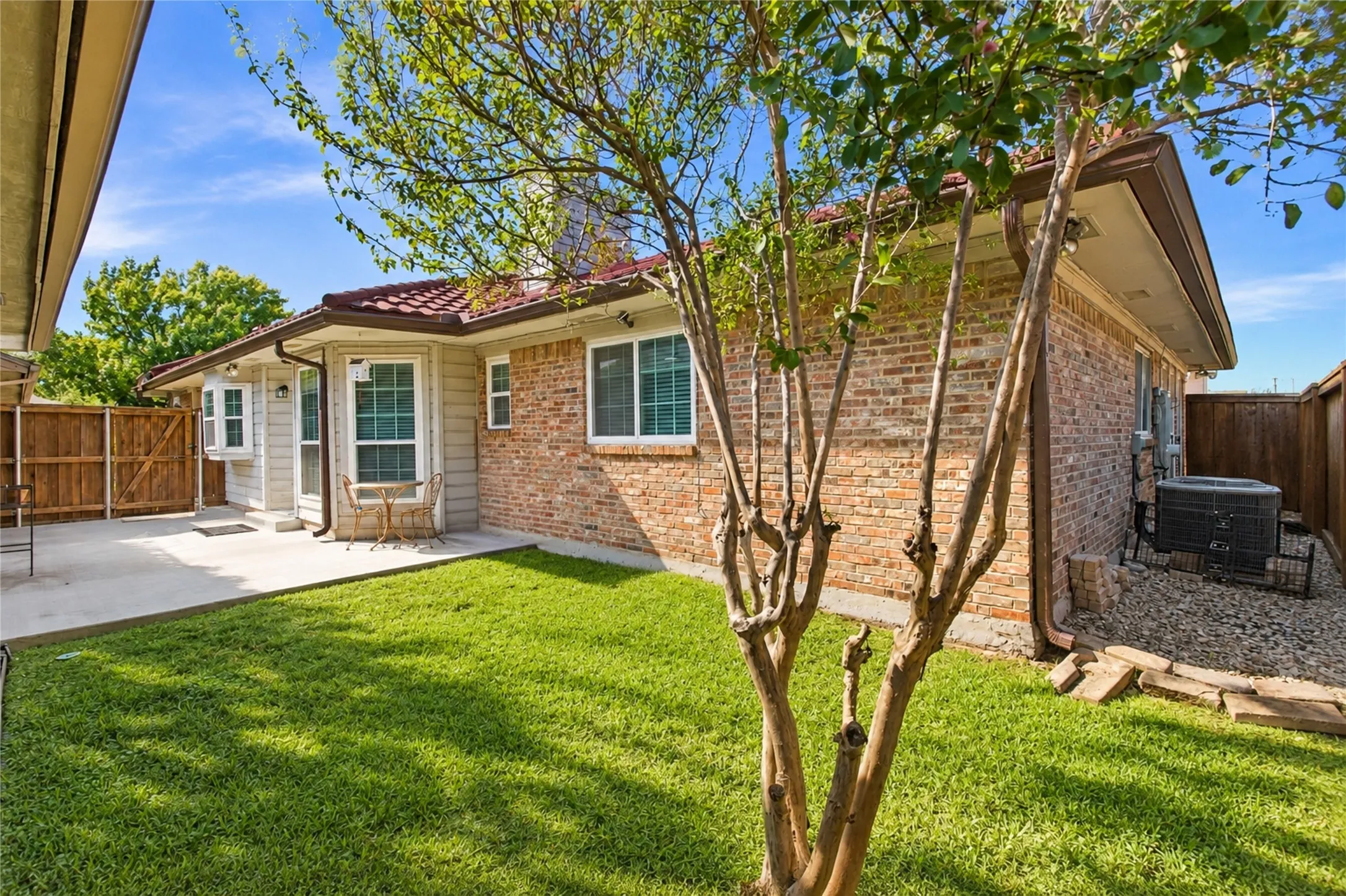 Single Family Residence For Sale in Tarrant County , 2211 Mediterranean Avenue, Arlington, Texas 76011, 3 Bedroom, 2 Bathroom, 2 Garage spaces, 2,130 Sqft, built in 1983, mls#21391745, Real Estate Agent in Arlington, Homes For Sale in Tarrant county, Homes For Sale in Arlington, Realtor in Arlington Texas, Real Estate Brokerage Independent Realty Texas, Luminita Cordes Realtor