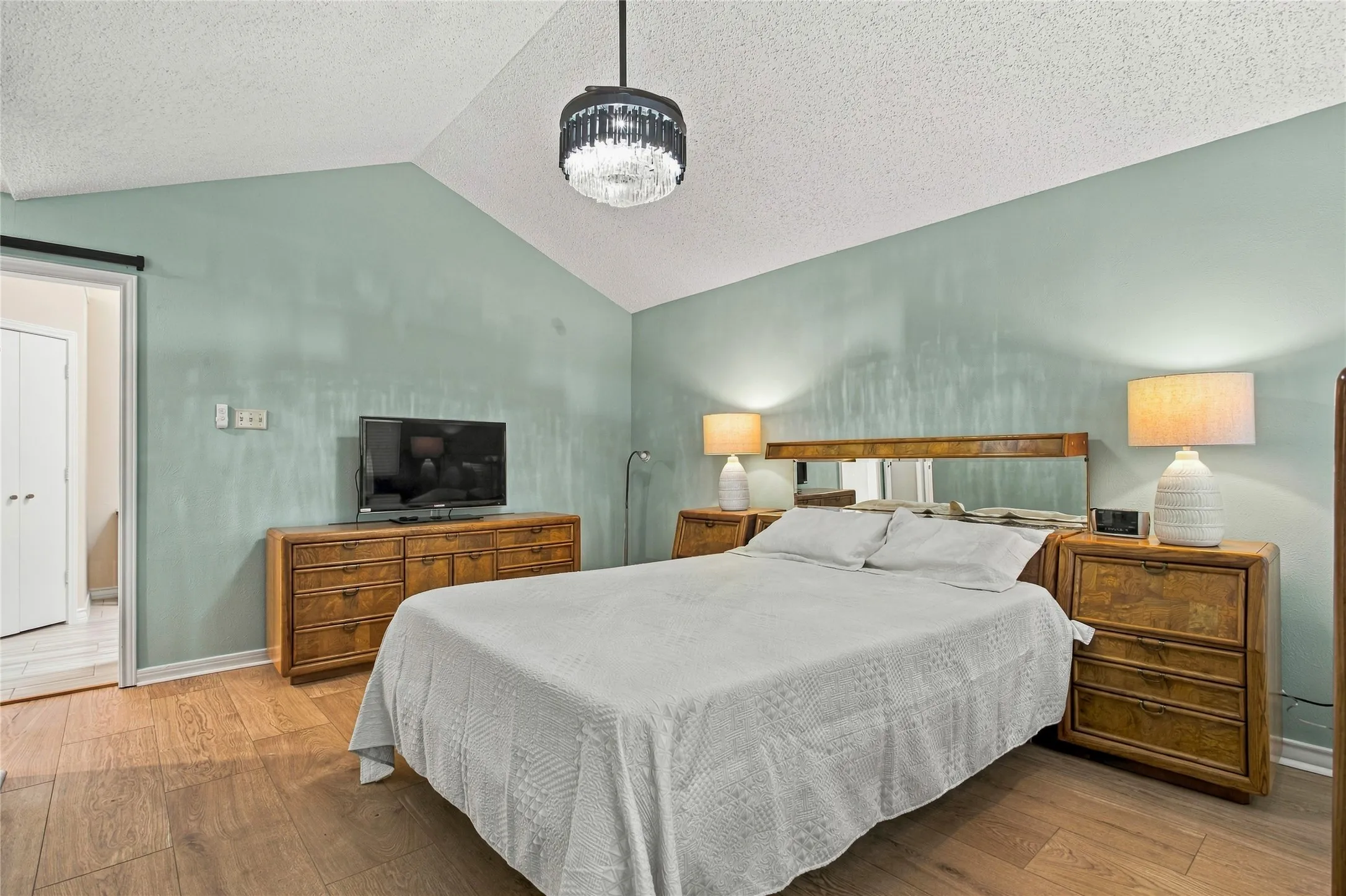 Single Family Residence For Sale in Tarrant County , 2211 Mediterranean Avenue, Arlington, Texas 76011, 3 Bedroom, 2 Bathroom, 2 Garage spaces, 2,130 Sqft, built in 1983, mls#21391745, Real Estate Agent in Arlington, Homes For Sale in Tarrant county, Homes For Sale in Arlington, Realtor in Arlington Texas, Real Estate Brokerage Independent Realty Texas, Luminita Cordes Realtor