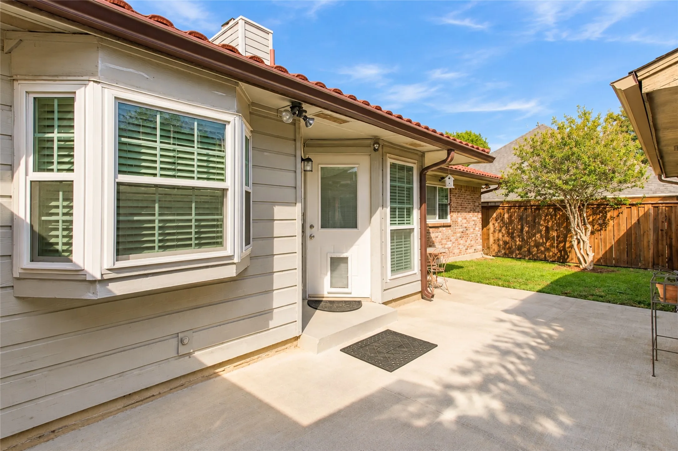 Single Family Residence For Sale in Tarrant County , 2211 Mediterranean Avenue, Arlington, Texas 76011, 3 Bedroom, 2 Bathroom, 2 Garage spaces, 2,130 Sqft, built in 1983, mls#21391745, Real Estate Agent in Arlington, Homes For Sale in Tarrant county, Homes For Sale in Arlington, Realtor in Arlington Texas, Real Estate Brokerage Independent Realty Texas, Luminita Cordes Realtor