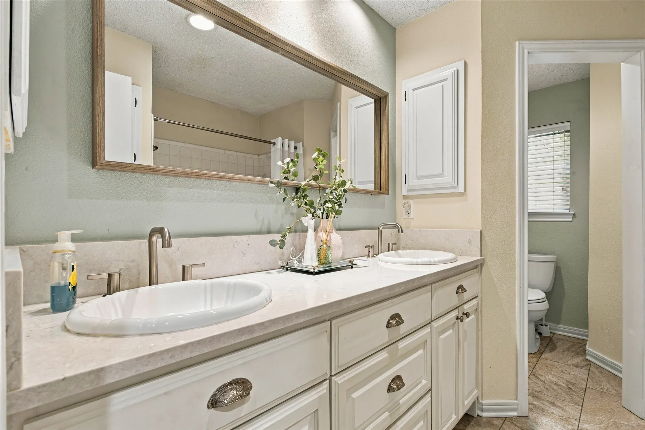 Single Family Residence For Sale in Tarrant County , 2211 Mediterranean Avenue, Arlington, Texas 76011, 3 Bedroom, 2 Bathroom, 2 Garage spaces, 2,130 Sqft, built in 1983, mls#21391745, Real Estate Agent in Arlington, Homes For Sale in Tarrant county, Homes For Sale in Arlington, Realtor in Arlington Texas, Real Estate Brokerage Independent Realty Texas, Luminita Cordes Realtor