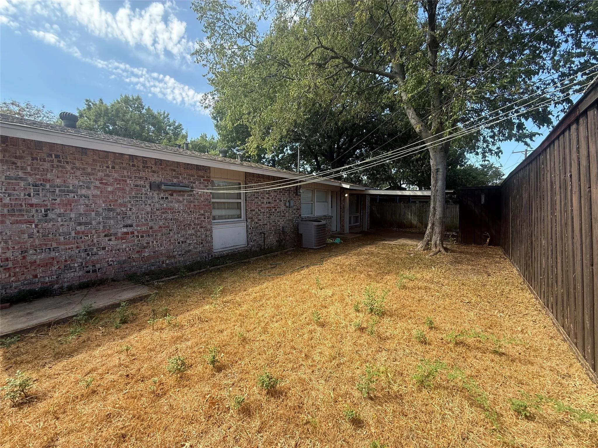 Single Family Residence For Sale in Dallas County , 3457 High Vista Drive, Dallas, Texas 75234, 3 Bedroom, 2 Bathroom, 2 Garage spaces, 1,810 Sqft, built in 1963, mls#21393819, Real Estate Agent in Dallas, Homes For Sale in Dallas county, Homes For Sale in Dallas, Realtor in Dallas Texas, Real Estate Brokerage Independent Realty Texas, Luminita Cordes Realtor