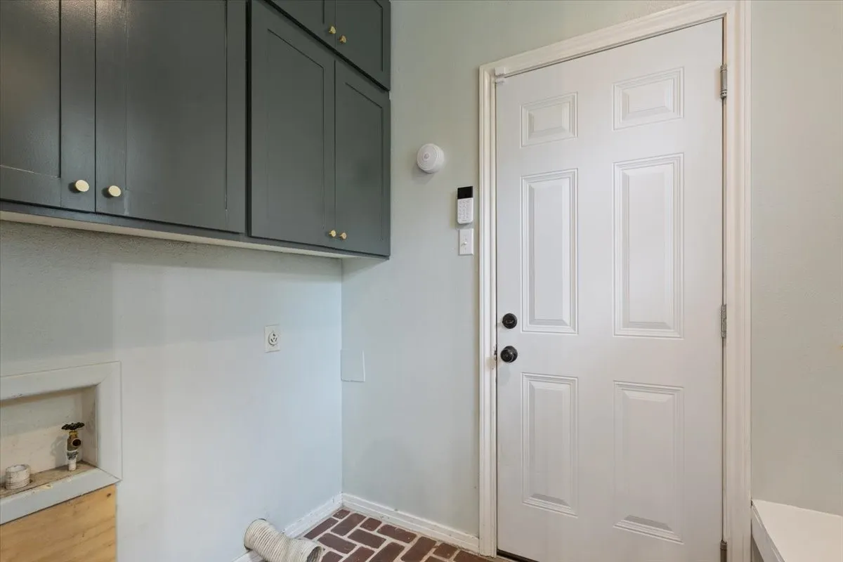Single Family Residence For Sale in Mc Lennan County , 425 White Hall Road, Woodway, Texas 76712, 3 Bedroom, 4 Bathroom, 2 Garage spaces, 2,402 Sqft, built in 1963, mls#21393855, Real Estate Agent in Woodway, Homes For Sale in Mc Lennan county, Homes For Sale in Woodway, Realtor in Woodway Texas, Real Estate Brokerage Independent Realty Texas, Luminita Cordes Realtor