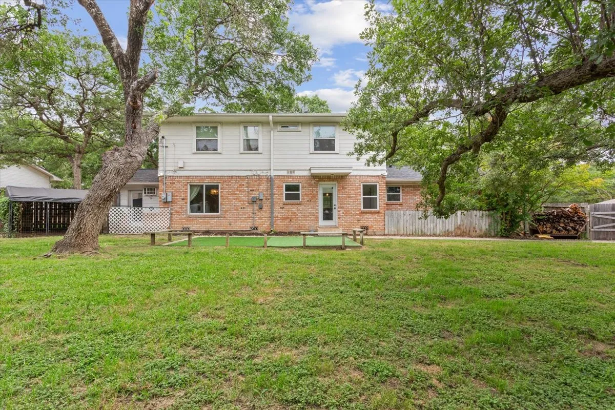 Single Family Residence For Sale in Mc Lennan County , 425 White Hall Road, Woodway, Texas 76712, 3 Bedroom, 4 Bathroom, 2 Garage spaces, 2,402 Sqft, built in 1963, mls#21393855, Real Estate Agent in Woodway, Homes For Sale in Mc Lennan county, Homes For Sale in Woodway, Realtor in Woodway Texas, Real Estate Brokerage Independent Realty Texas, Luminita Cordes Realtor