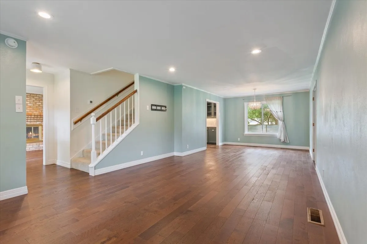 Single Family Residence For Sale in Mc Lennan County , 425 White Hall Road, Woodway, Texas 76712, 3 Bedroom, 4 Bathroom, 2 Garage spaces, 2,402 Sqft, built in 1963, mls#21393855, Real Estate Agent in Woodway, Homes For Sale in Mc Lennan county, Homes For Sale in Woodway, Realtor in Woodway Texas, Real Estate Brokerage Independent Realty Texas, Luminita Cordes Realtor