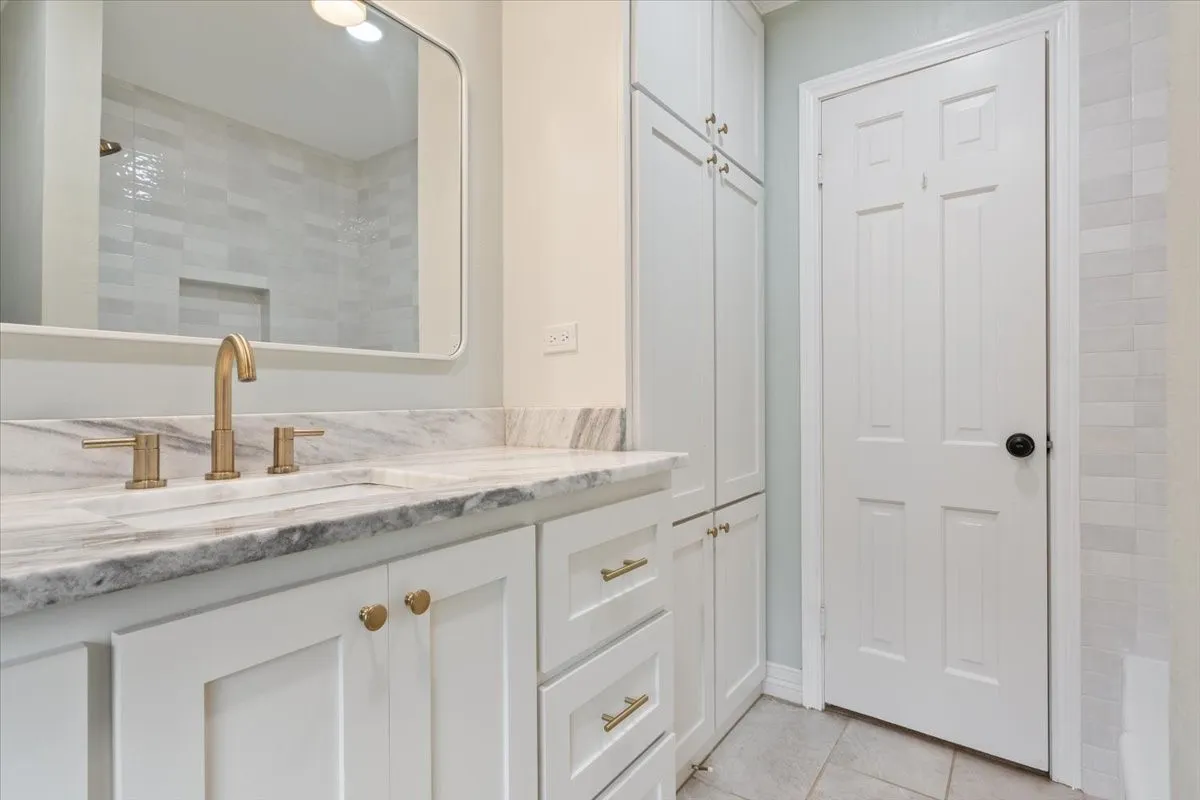 Single Family Residence For Sale in Mc Lennan County , 425 White Hall Road, Woodway, Texas 76712, 3 Bedroom, 4 Bathroom, 2 Garage spaces, 2,402 Sqft, built in 1963, mls#21393855, Real Estate Agent in Woodway, Homes For Sale in Mc Lennan county, Homes For Sale in Woodway, Realtor in Woodway Texas, Real Estate Brokerage Independent Realty Texas, Luminita Cordes Realtor