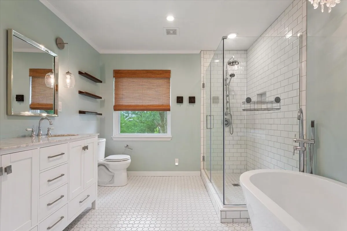 Single Family Residence For Sale in Mc Lennan County , 425 White Hall Road, Woodway, Texas 76712, 3 Bedroom, 4 Bathroom, 2 Garage spaces, 2,402 Sqft, built in 1963, mls#21393855, Real Estate Agent in Woodway, Homes For Sale in Mc Lennan county, Homes For Sale in Woodway, Realtor in Woodway Texas, Real Estate Brokerage Independent Realty Texas, Luminita Cordes Realtor