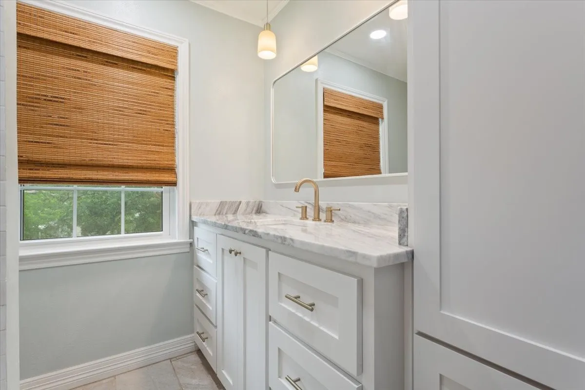 Single Family Residence For Sale in Mc Lennan County , 425 White Hall Road, Woodway, Texas 76712, 3 Bedroom, 4 Bathroom, 2 Garage spaces, 2,402 Sqft, built in 1963, mls#21393855, Real Estate Agent in Woodway, Homes For Sale in Mc Lennan county, Homes For Sale in Woodway, Realtor in Woodway Texas, Real Estate Brokerage Independent Realty Texas, Luminita Cordes Realtor