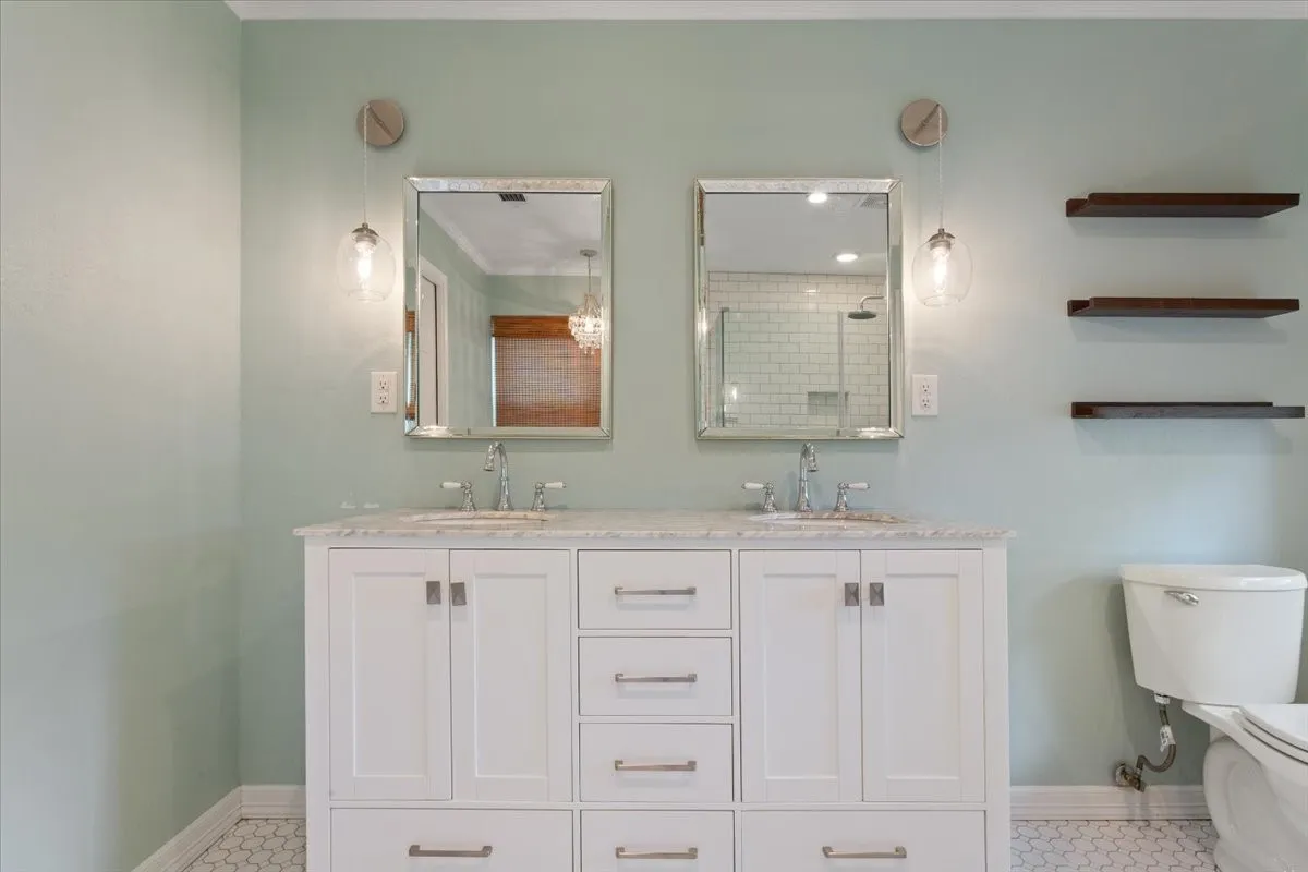 Single Family Residence For Sale in Mc Lennan County , 425 White Hall Road, Woodway, Texas 76712, 3 Bedroom, 4 Bathroom, 2 Garage spaces, 2,402 Sqft, built in 1963, mls#21393855, Real Estate Agent in Woodway, Homes For Sale in Mc Lennan county, Homes For Sale in Woodway, Realtor in Woodway Texas, Real Estate Brokerage Independent Realty Texas, Luminita Cordes Realtor