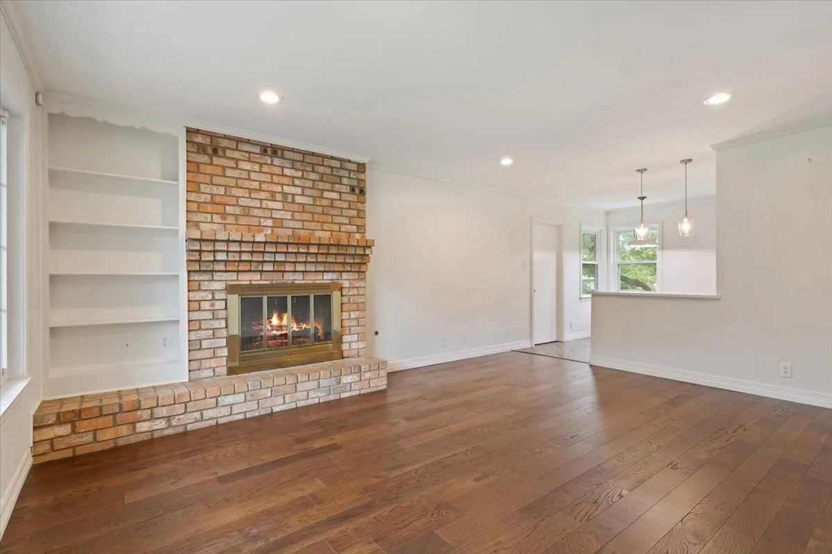 Single Family Residence For Sale in Mc Lennan County , 425 White Hall Road, Woodway, Texas 76712, 3 Bedroom, 4 Bathroom, 2 Garage spaces, 2,402 Sqft, built in 1963, mls#21393855, Real Estate Agent in Woodway, Homes For Sale in Mc Lennan county, Homes For Sale in Woodway, Realtor in Woodway Texas, Real Estate Brokerage Independent Realty Texas, Luminita Cordes Realtor