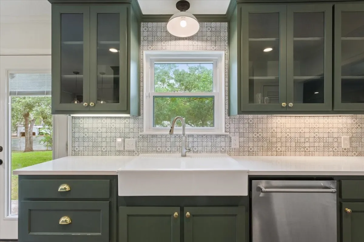 Single Family Residence For Sale in Mc Lennan County , 425 White Hall Road, Woodway, Texas 76712, 3 Bedroom, 4 Bathroom, 2 Garage spaces, 2,402 Sqft, built in 1963, mls#21393855, Real Estate Agent in Woodway, Homes For Sale in Mc Lennan county, Homes For Sale in Woodway, Realtor in Woodway Texas, Real Estate Brokerage Independent Realty Texas, Luminita Cordes Realtor