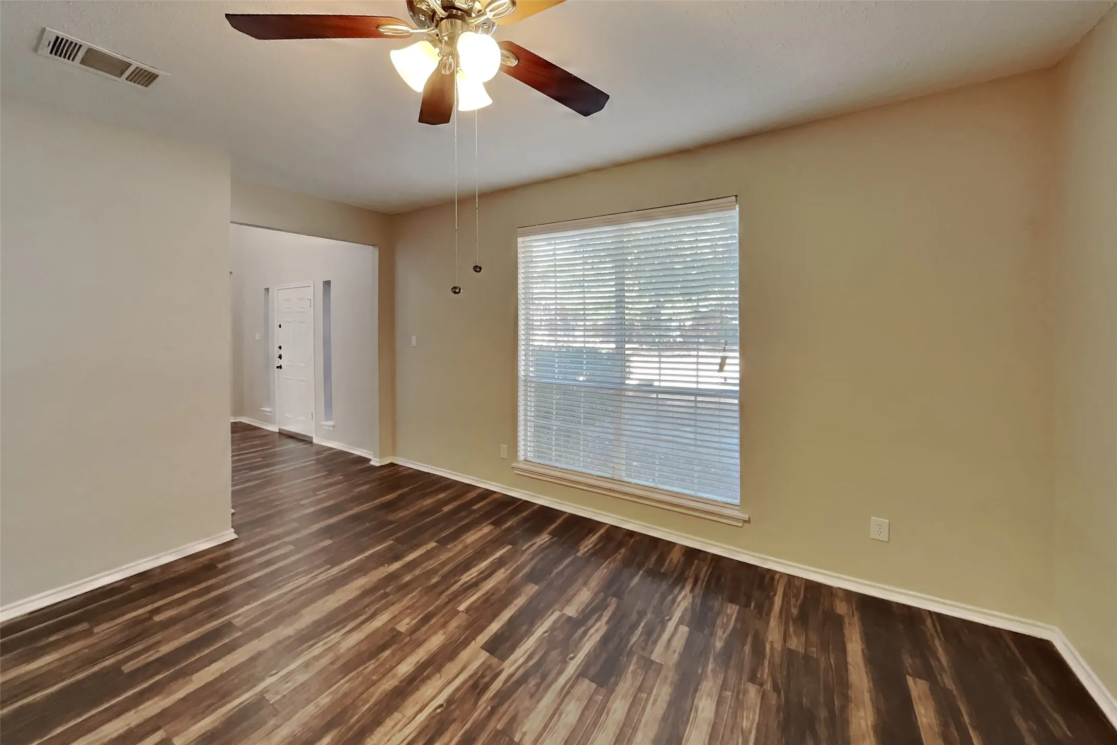 Single Family Residence For Rent in Collin County , 7680 Tournament Road, Frisco, Texas 75035, 3 Bedroom, 3 Bathroom, 2 Garage spaces, 2,262 Sqft, built in 1994, mls#21393849, Real Estate Agent in Frisco, Homes For Rent in Collin county, Homes For Rent in Frisco, Realtor in Frisco Texas, Real Estate Brokerage Independent Realty Texas, Luminita Cordes Realtor