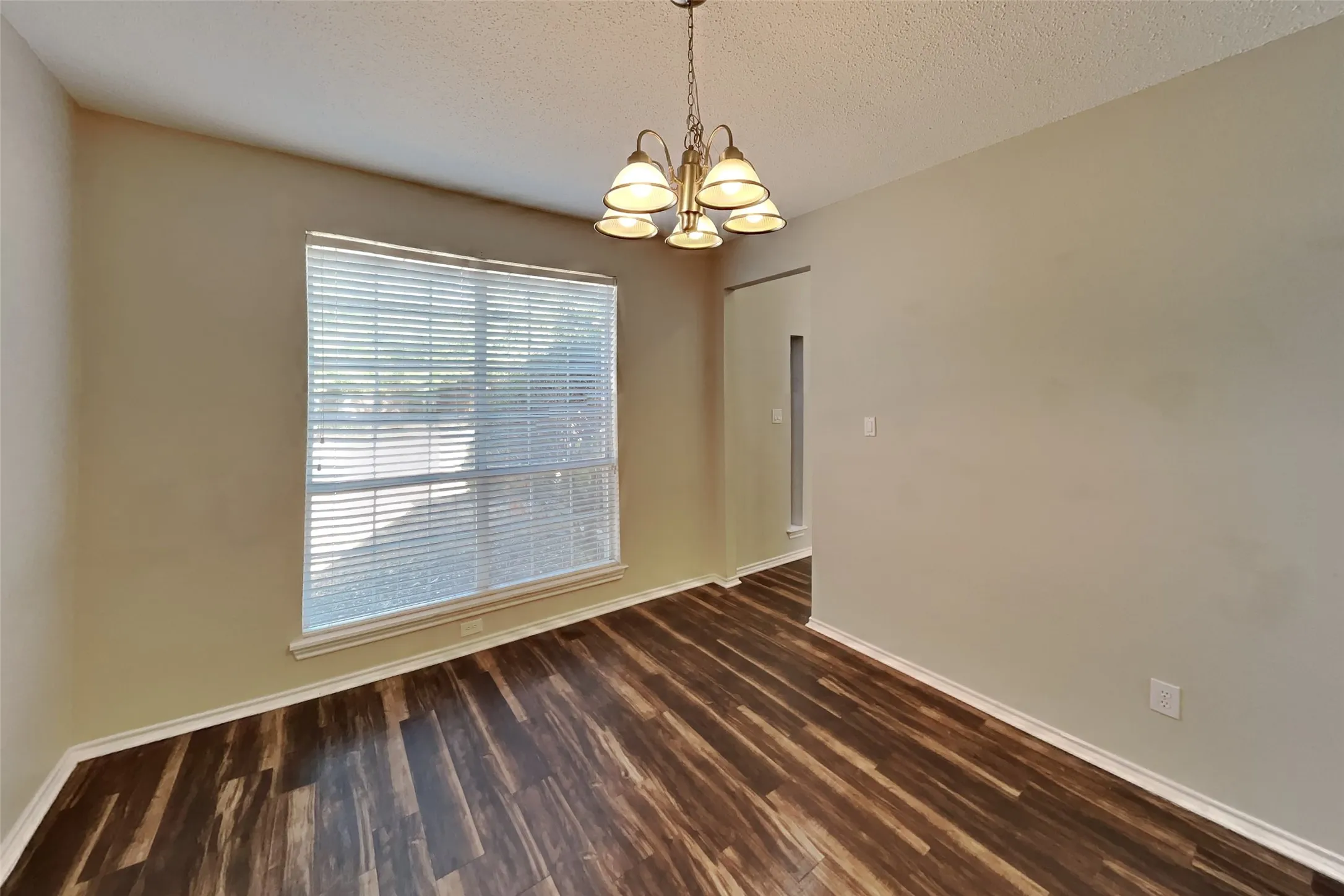 Single Family Residence For Rent in Collin County , 7680 Tournament Road, Frisco, Texas 75035, 3 Bedroom, 3 Bathroom, 2 Garage spaces, 2,262 Sqft, built in 1994, mls#21393849, Real Estate Agent in Frisco, Homes For Rent in Collin county, Homes For Rent in Frisco, Realtor in Frisco Texas, Real Estate Brokerage Independent Realty Texas, Luminita Cordes Realtor