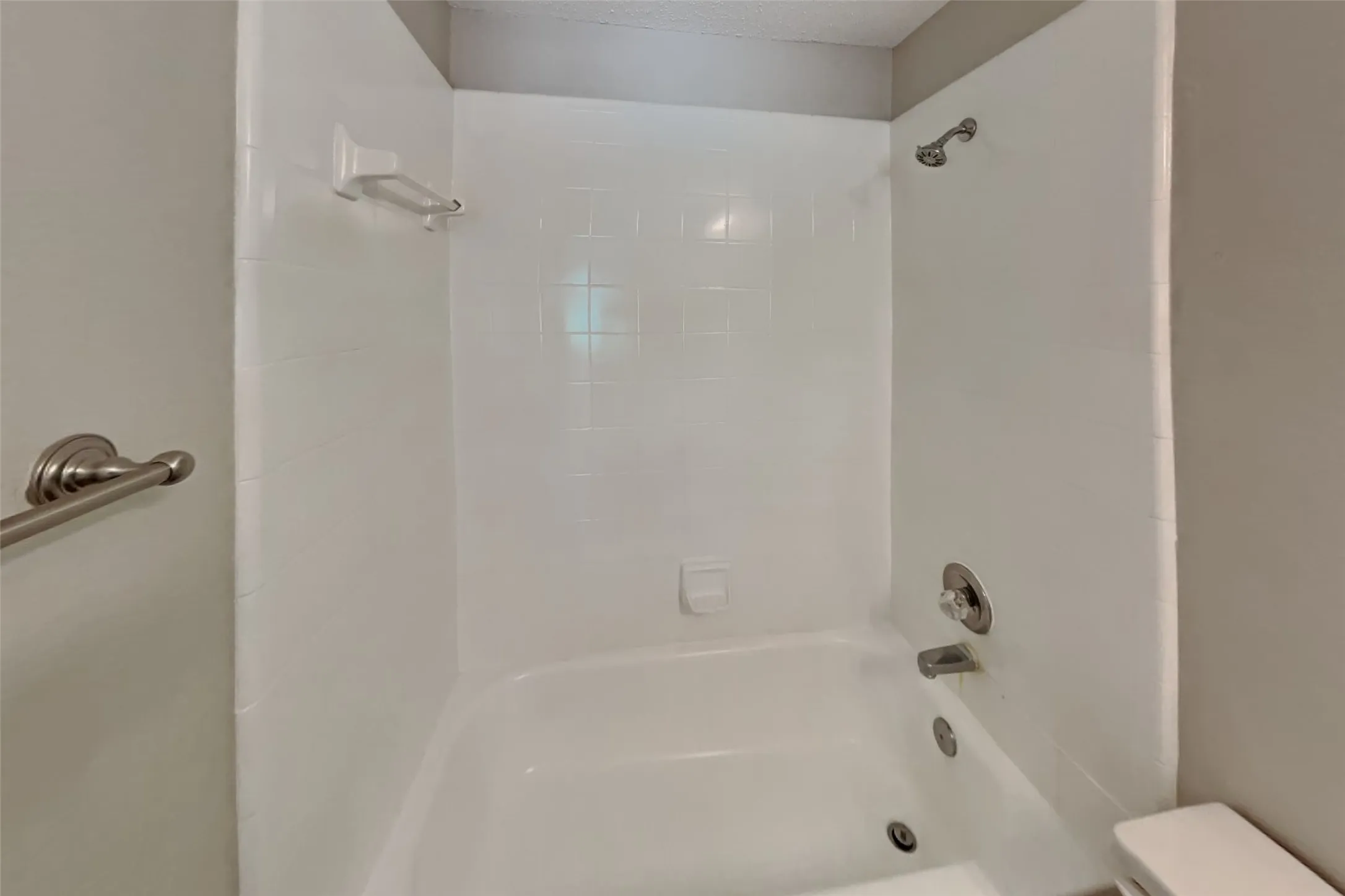 Single Family Residence For Rent in Collin County , 7680 Tournament Road, Frisco, Texas 75035, 3 Bedroom, 3 Bathroom, 2 Garage spaces, 2,262 Sqft, built in 1994, mls#21393849, Real Estate Agent in Frisco, Homes For Rent in Collin county, Homes For Rent in Frisco, Realtor in Frisco Texas, Real Estate Brokerage Independent Realty Texas, Luminita Cordes Realtor