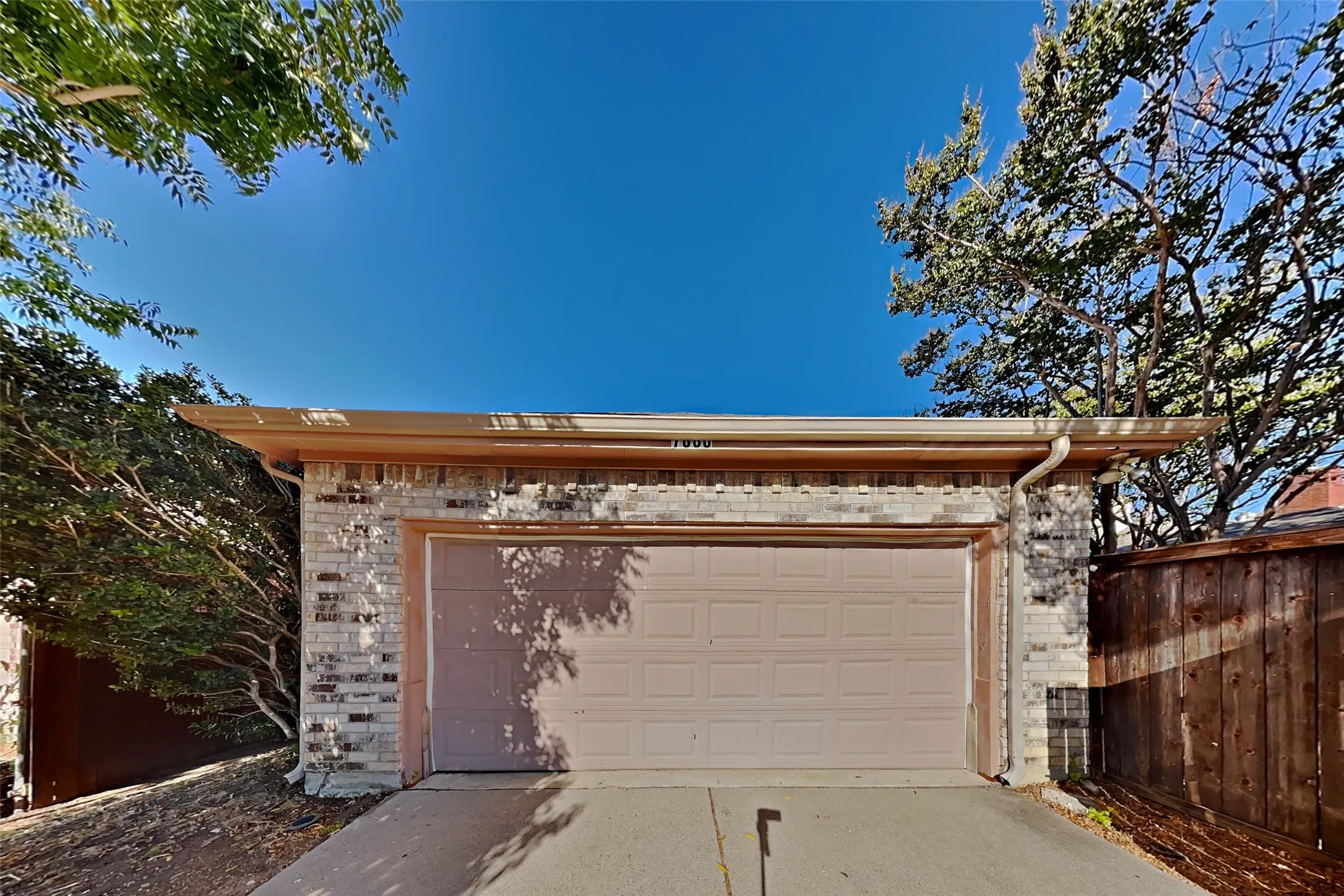Single Family Residence For Rent in Collin County , 7680 Tournament Road, Frisco, Texas 75035, 3 Bedroom, 3 Bathroom, 2 Garage spaces, 2,262 Sqft, built in 1994, mls#21393849, Real Estate Agent in Frisco, Homes For Rent in Collin county, Homes For Rent in Frisco, Realtor in Frisco Texas, Real Estate Brokerage Independent Realty Texas, Luminita Cordes Realtor