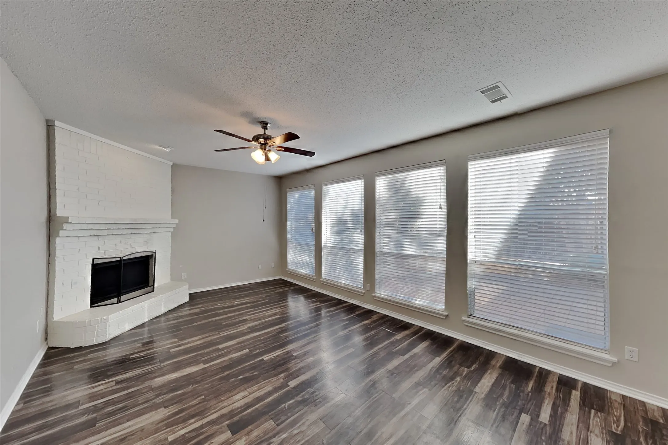 Single Family Residence For Rent in Collin County , 7680 Tournament Road, Frisco, Texas 75035, 3 Bedroom, 3 Bathroom, 2 Garage spaces, 2,262 Sqft, built in 1994, mls#21393849, Real Estate Agent in Frisco, Homes For Rent in Collin county, Homes For Rent in Frisco, Realtor in Frisco Texas, Real Estate Brokerage Independent Realty Texas, Luminita Cordes Realtor