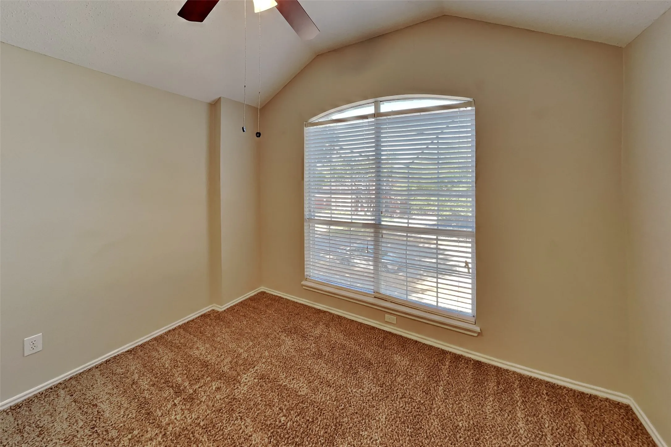 Single Family Residence For Rent in Collin County , 7680 Tournament Road, Frisco, Texas 75035, 3 Bedroom, 3 Bathroom, 2 Garage spaces, 2,262 Sqft, built in 1994, mls#21393849, Real Estate Agent in Frisco, Homes For Rent in Collin county, Homes For Rent in Frisco, Realtor in Frisco Texas, Real Estate Brokerage Independent Realty Texas, Luminita Cordes Realtor
