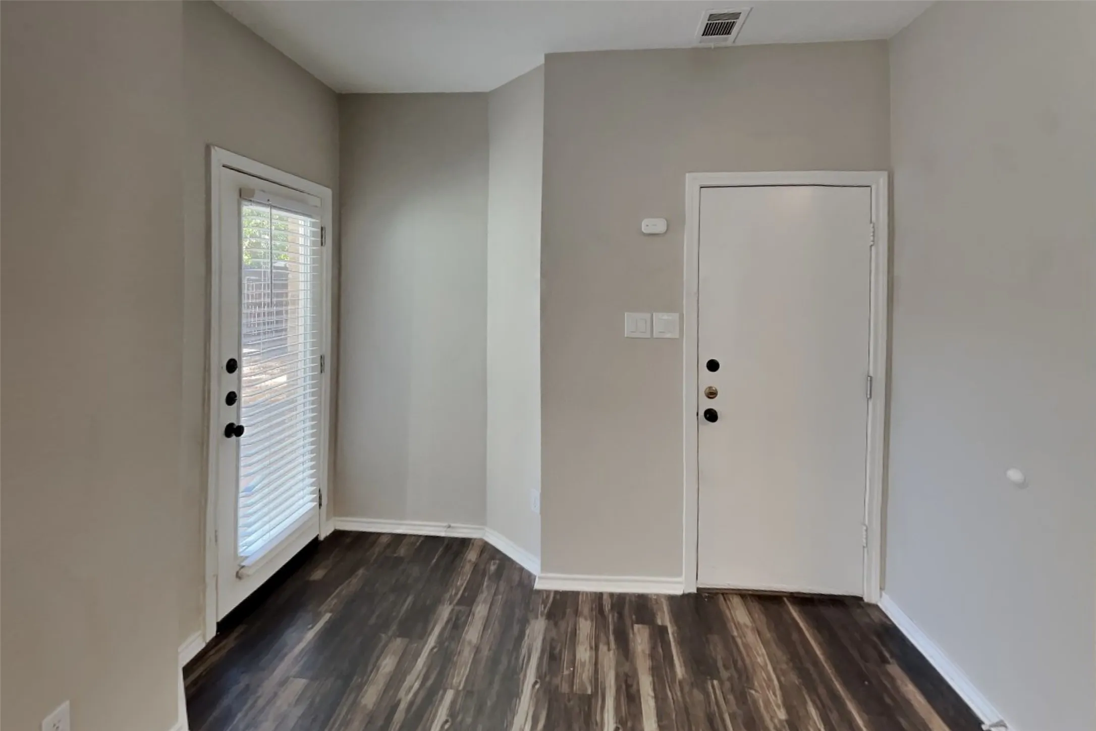 Single Family Residence For Rent in Collin County , 7680 Tournament Road, Frisco, Texas 75035, 3 Bedroom, 3 Bathroom, 2 Garage spaces, 2,262 Sqft, built in 1994, mls#21393849, Real Estate Agent in Frisco, Homes For Rent in Collin county, Homes For Rent in Frisco, Realtor in Frisco Texas, Real Estate Brokerage Independent Realty Texas, Luminita Cordes Realtor